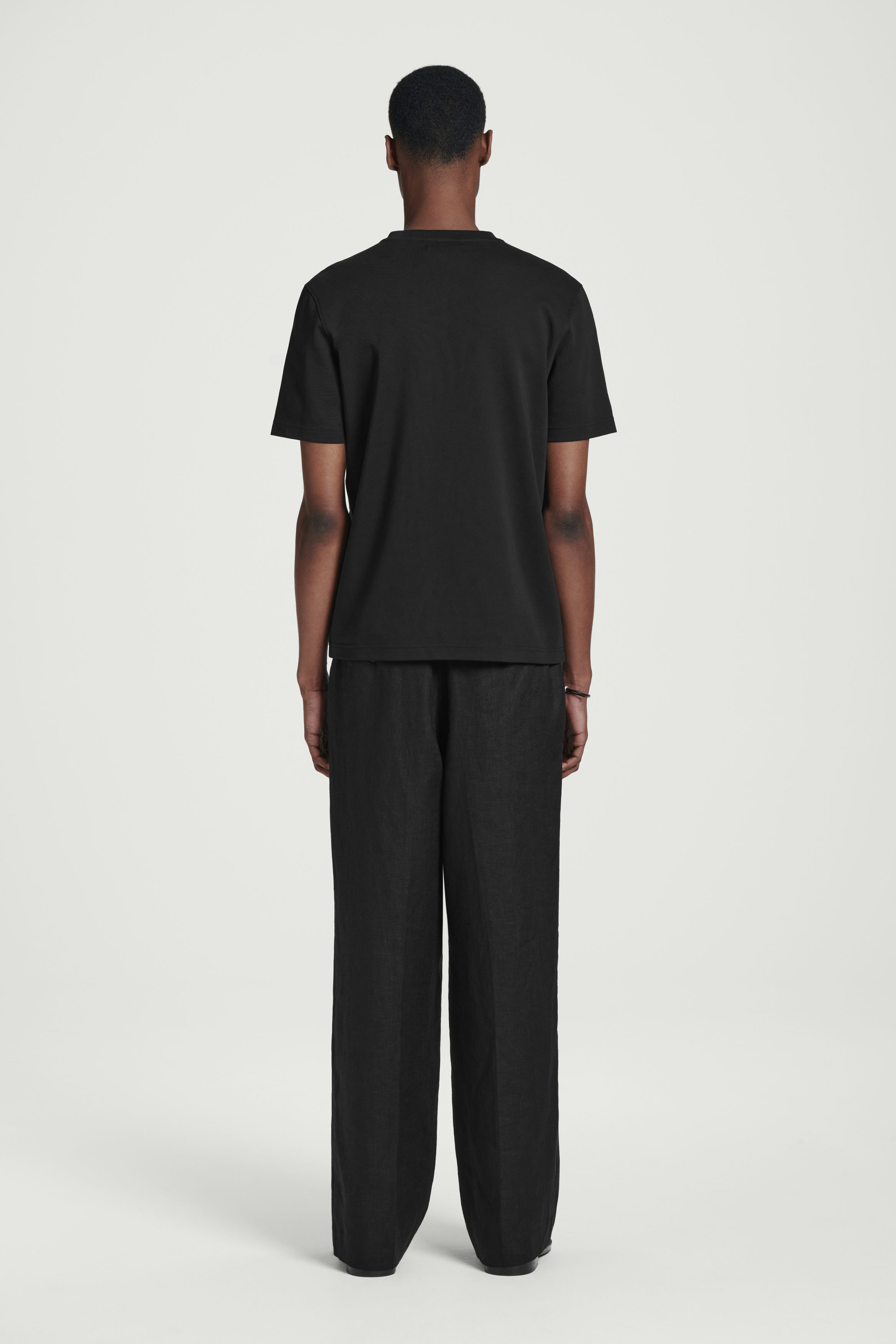 INTERLOCK COTTON V-NECK T-SHIRT - BLACK | COS