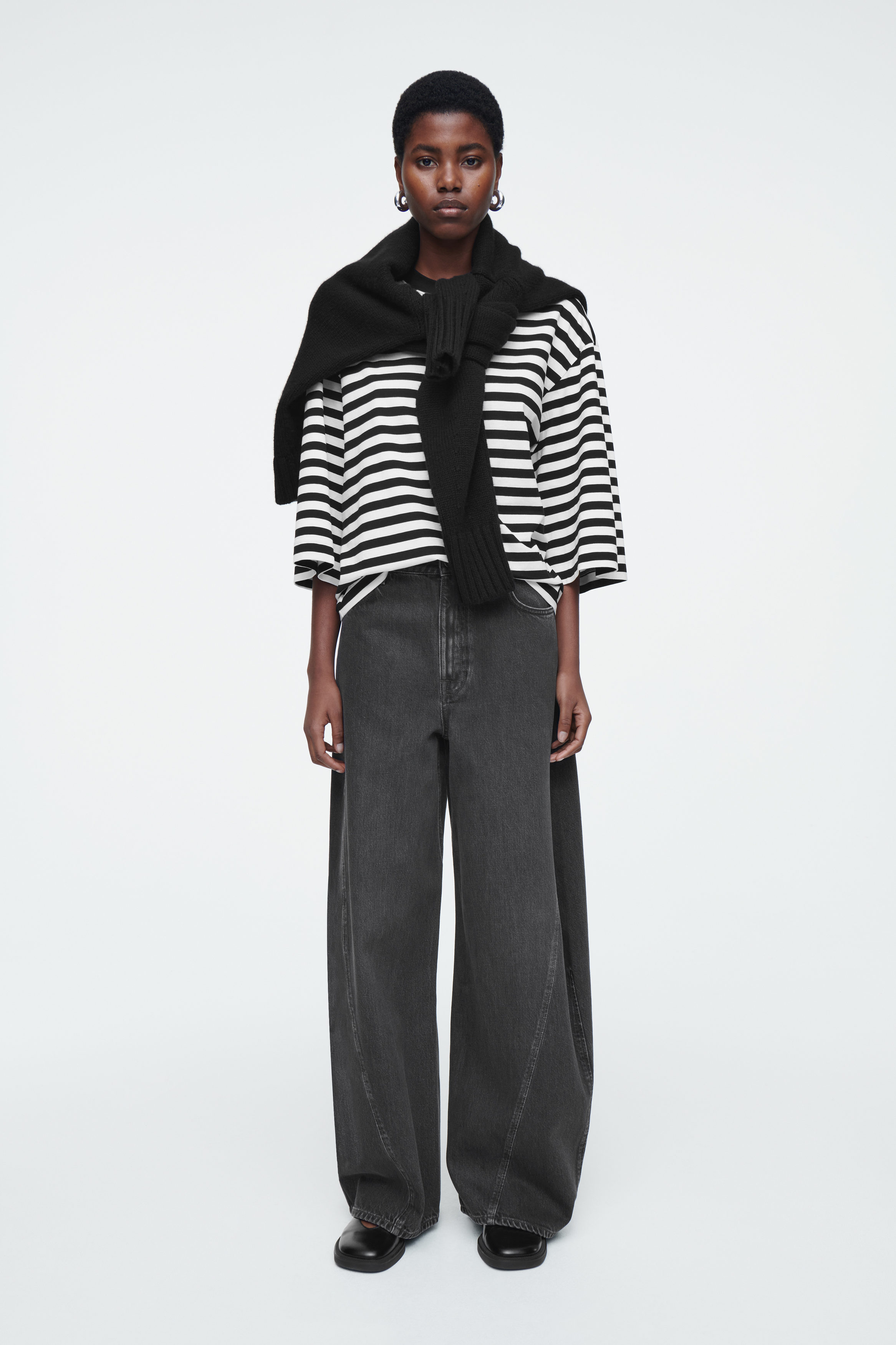 TRAPEZE RELAXED T-SHIRT - BLACK / STRIPED