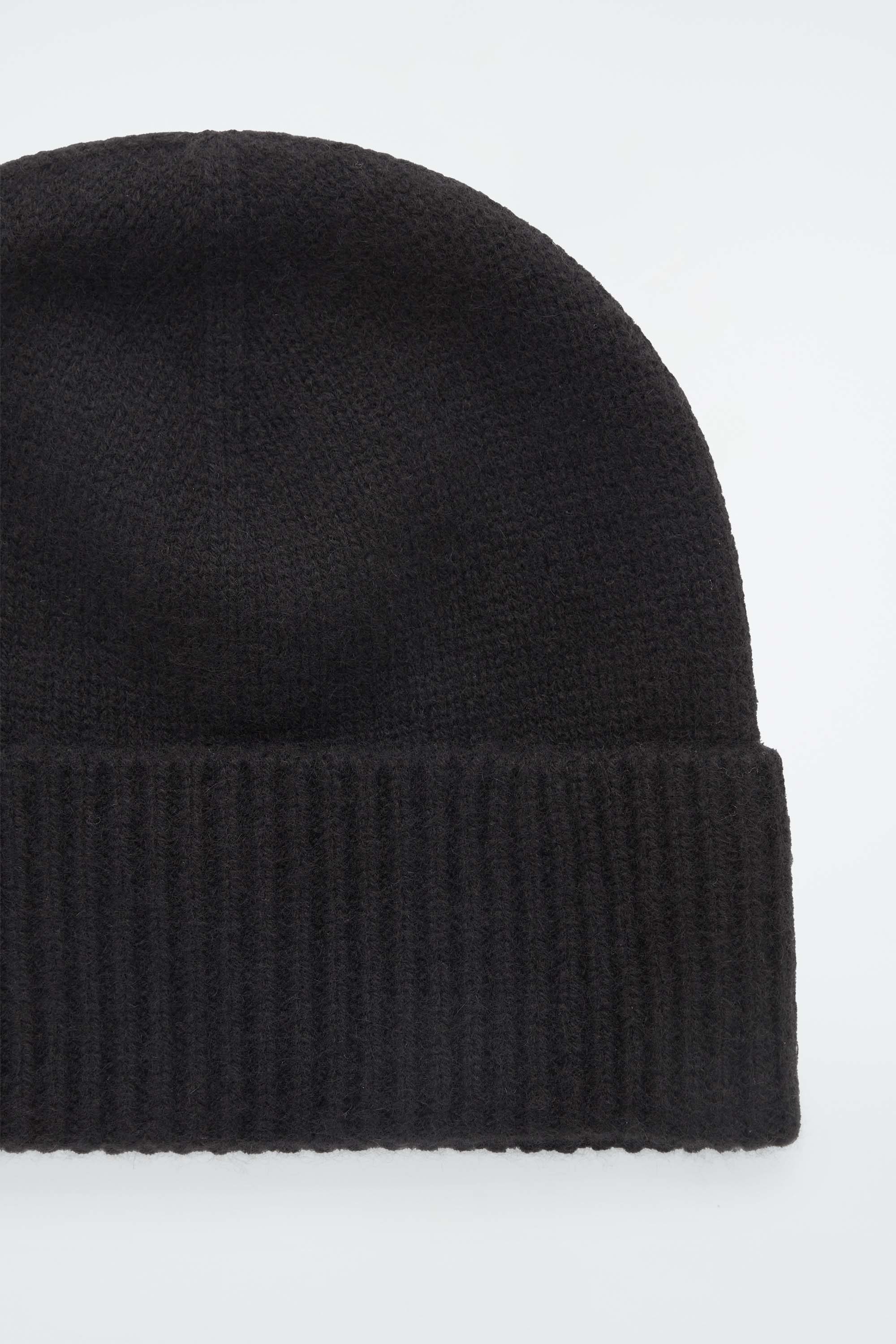 ニットキャップ・ビーニー VALENTINO GARAVANI Black Cashmere Beanie Hat Valentino Black Valentino Garavani VLTN Beanie Valentino