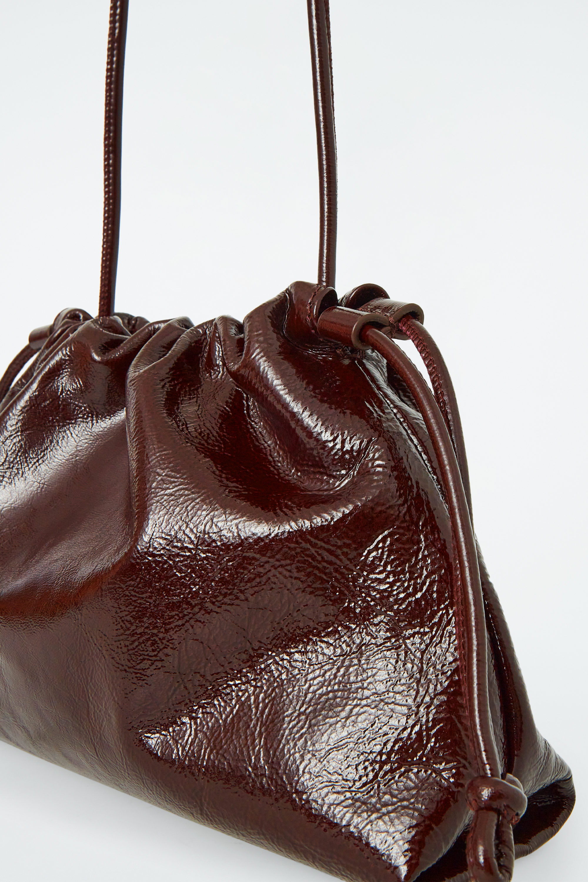 MINI CAVATELLI CLUTCH BAG - LEATHER - BORDEAUX | COS