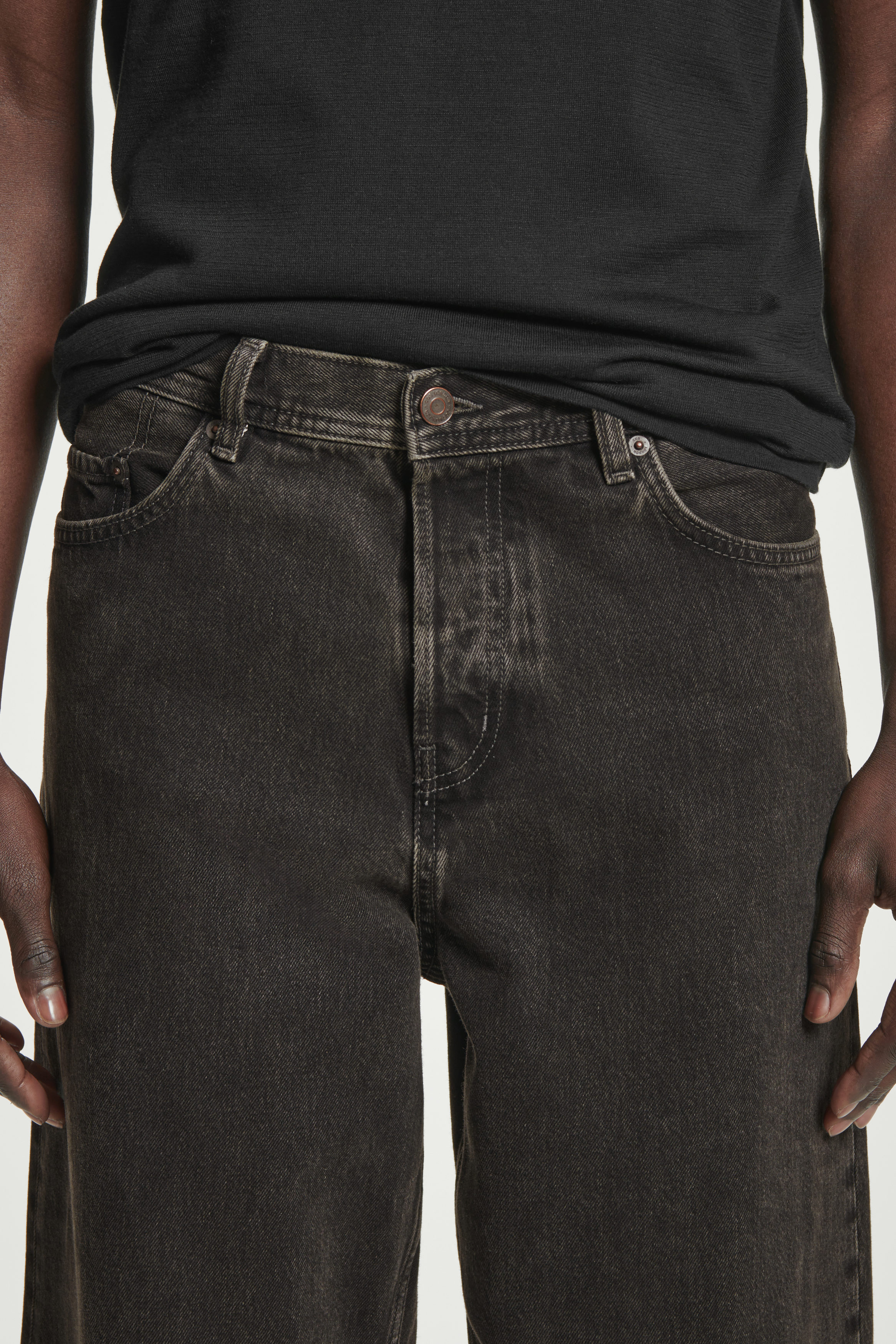 DOME STRAIGHT-LEG JEANS - BLACK | COS