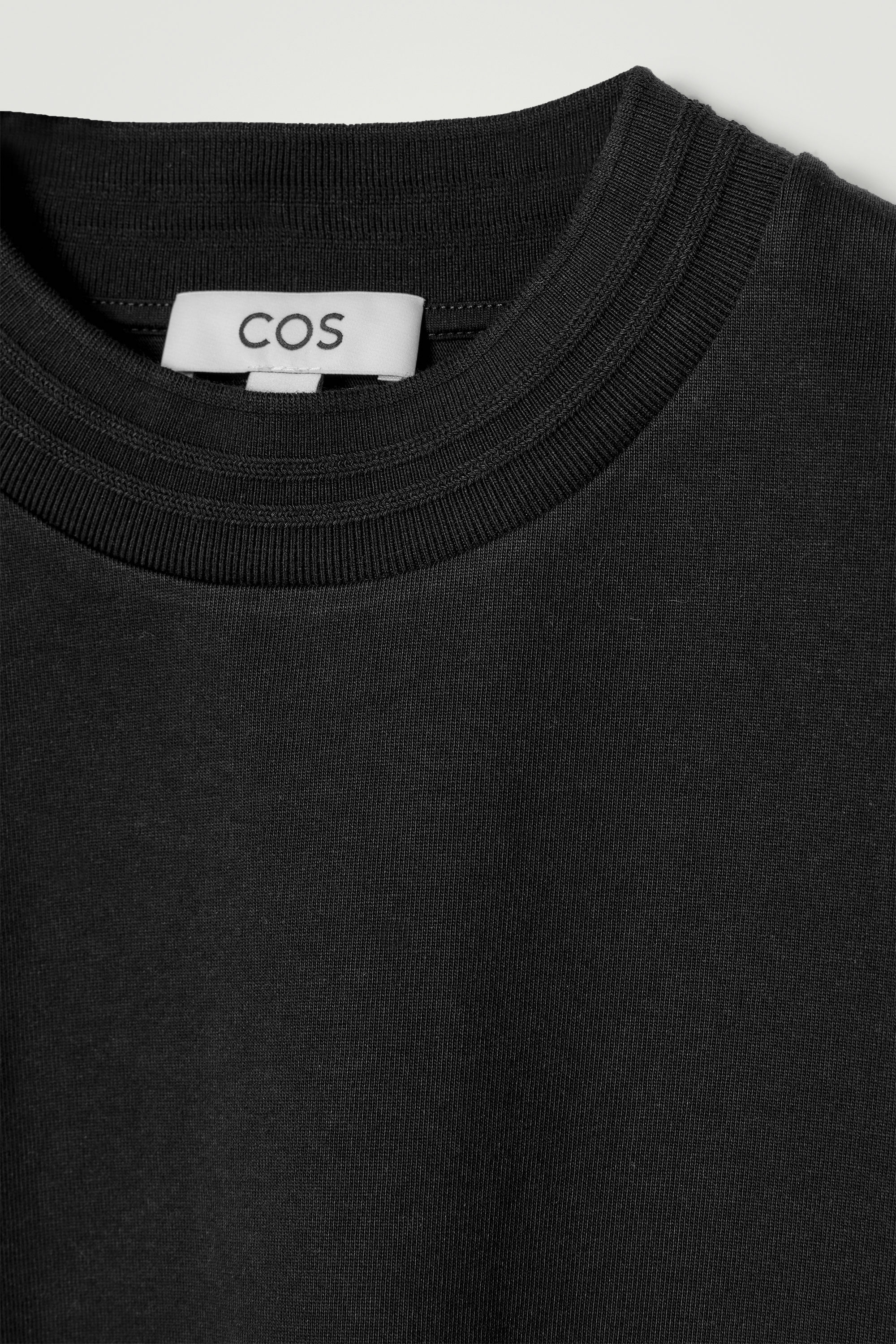 OVERSIZED HEAVYWEIGHT MOCK-NECK T-SHIRT - BLACK | COS