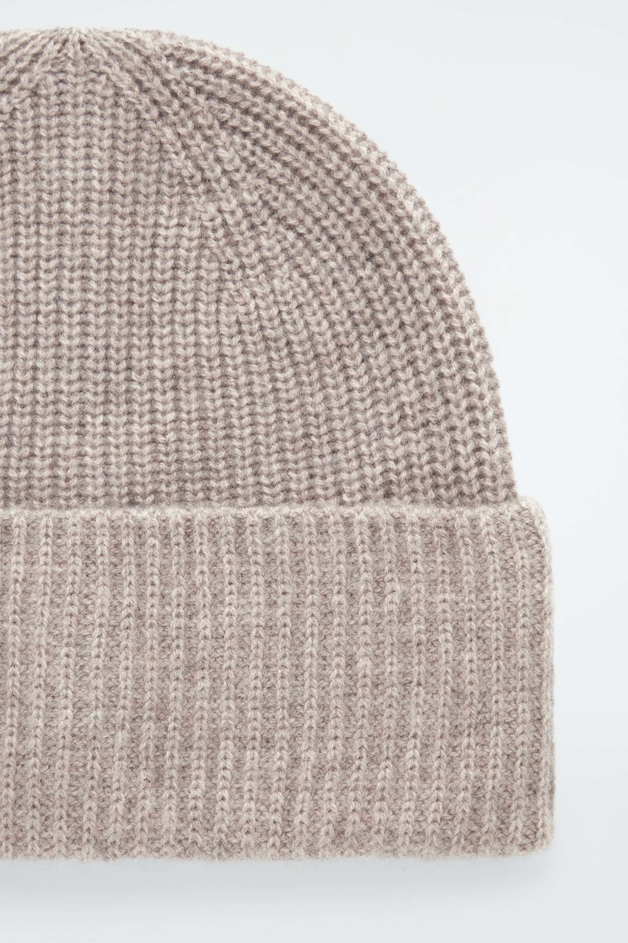 RIBBED WOOL AND CASHMERE BEANIE - BEIGE | COS