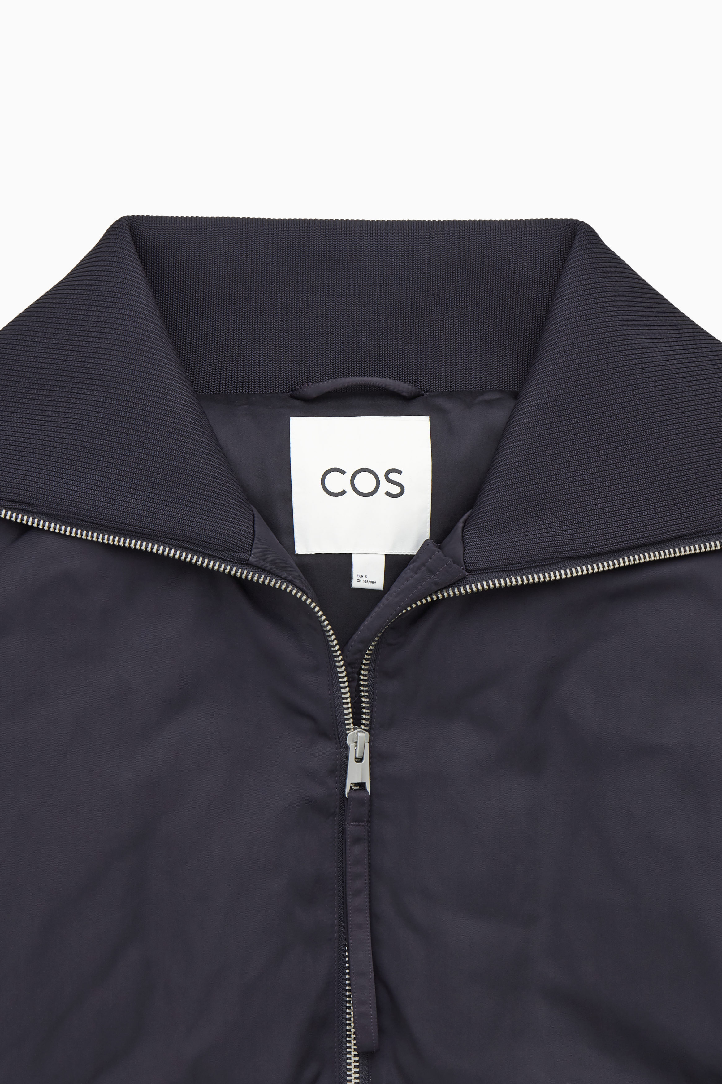 【COS】◆RIBBED COLLAR QUILTED COAT - BLACK◆1260533001◆ RIBBED-COLLAR QUILTED COAT - BLACK | COS