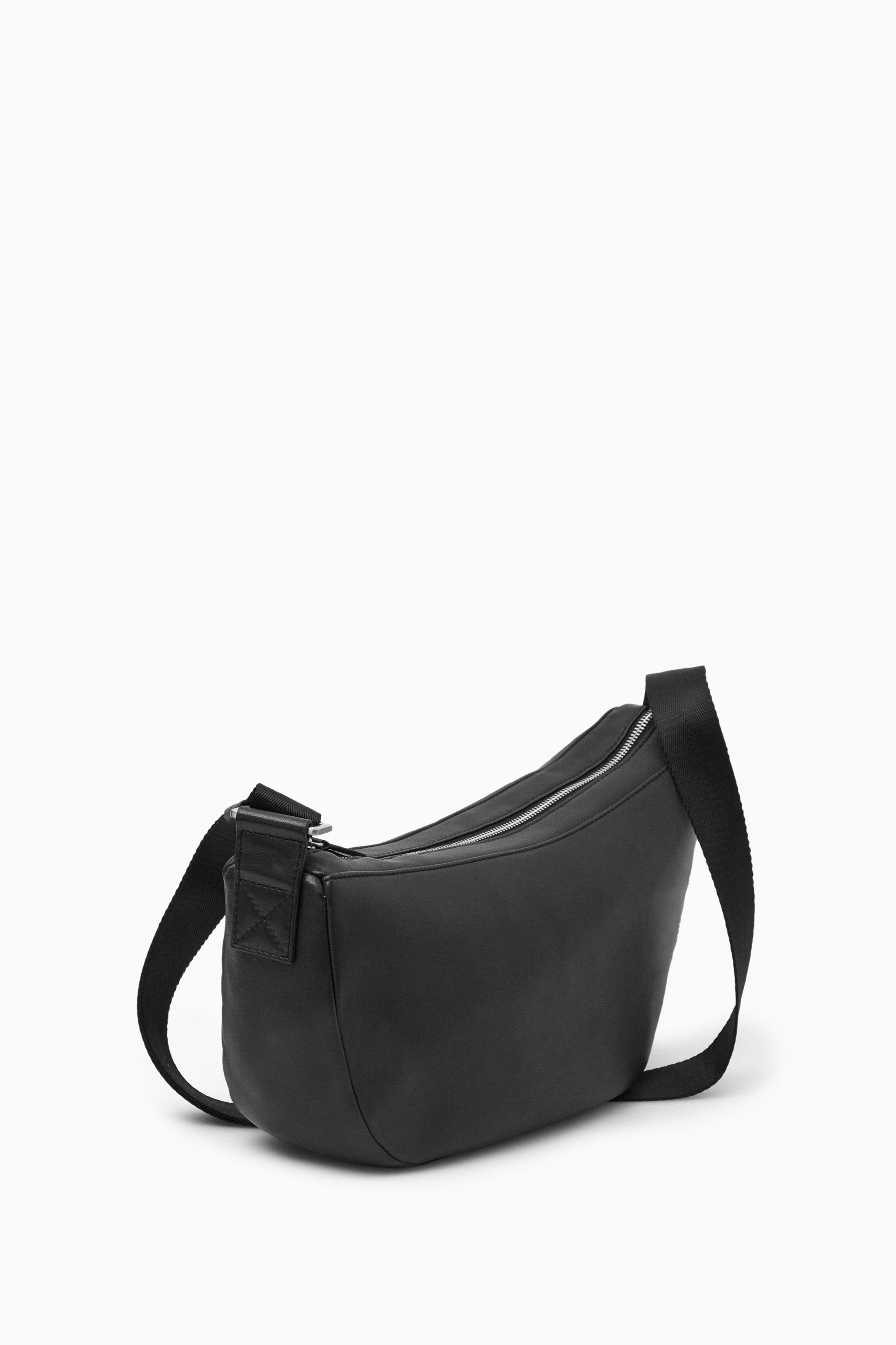 CRESCENT CROSSBODY BAG - LEATHER - BLACK