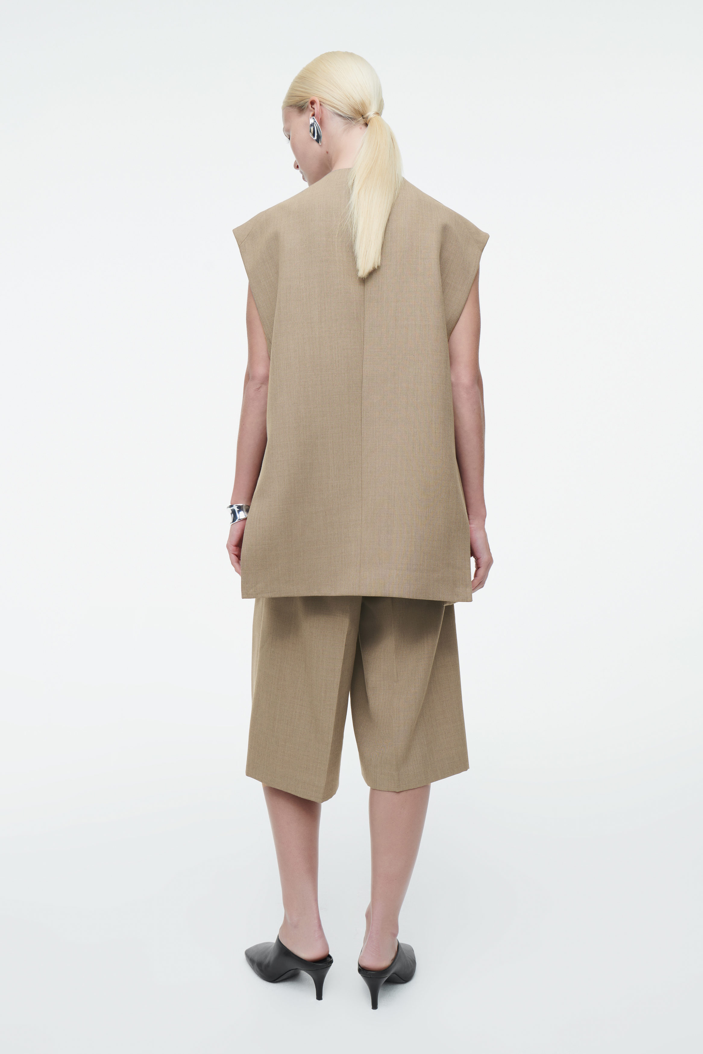 COWL-NECK GATHERED SLEEVELESS TOP カウルネック ギャザー