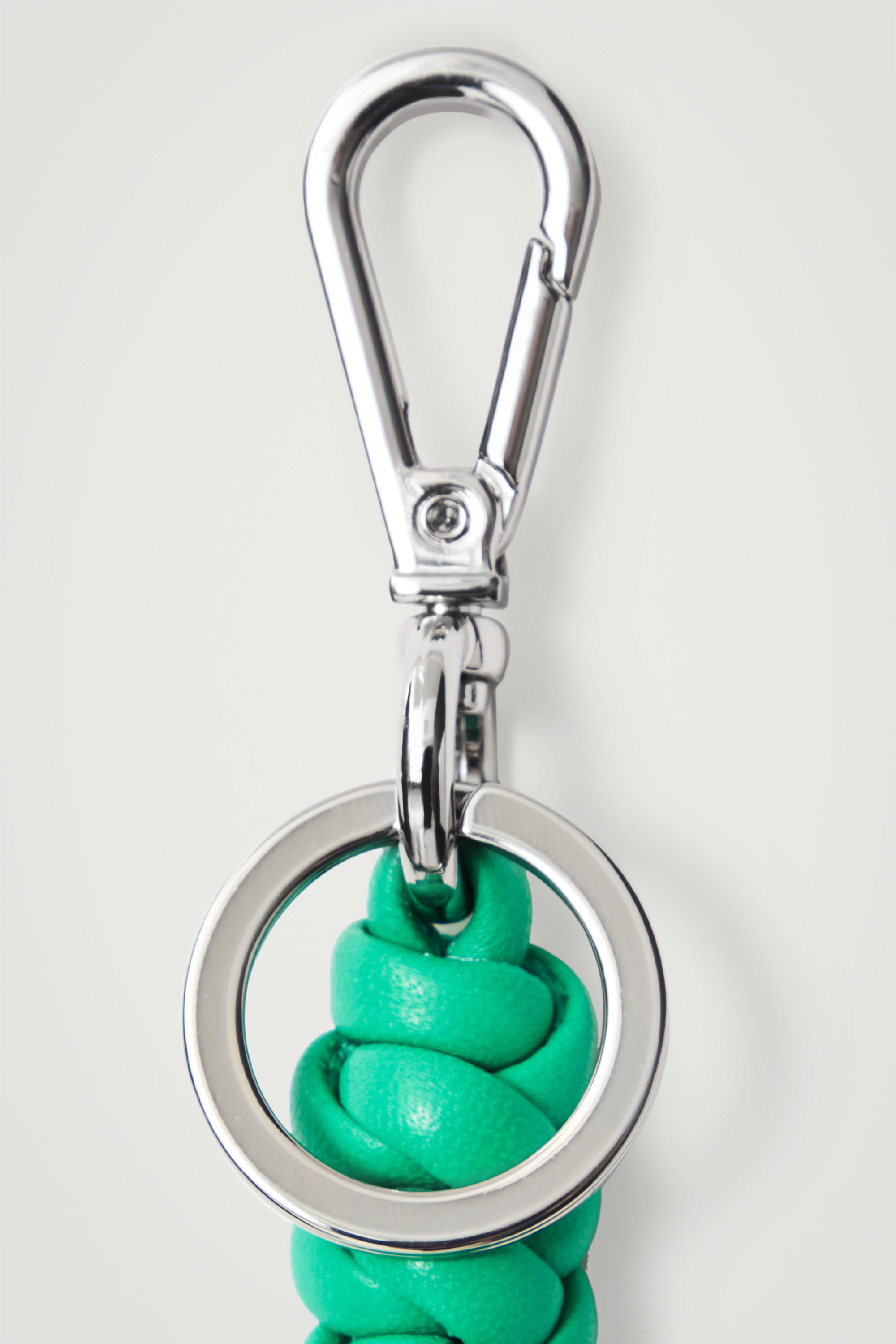 KNOTTED LEATHER KEYRING - BLACK | COS US