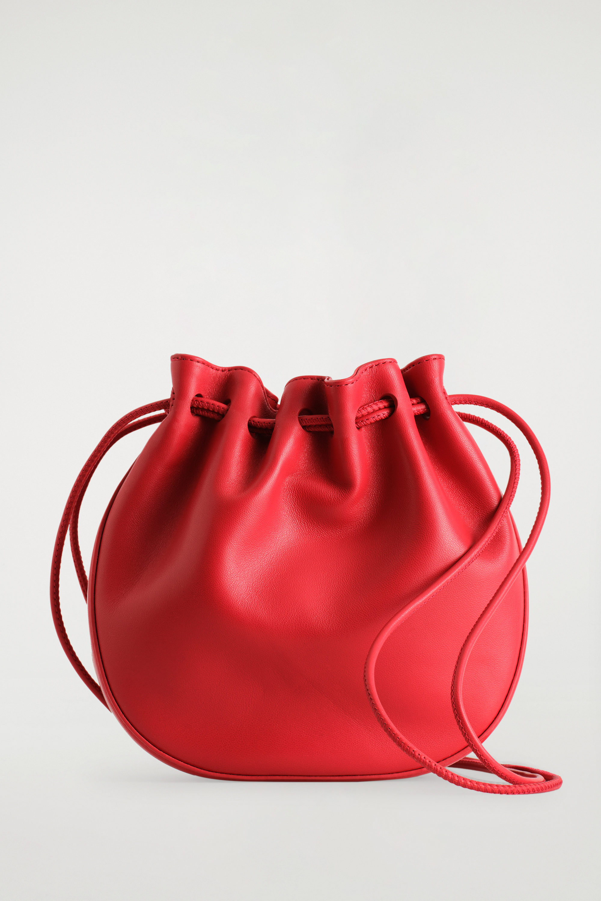 ショルダーバッグ・ポシェット Golden  Structured Red Goat Leather Handbag PEBBLE LARGE BUCKET BAG RED - Vegan Leather Drawstring Crossbody