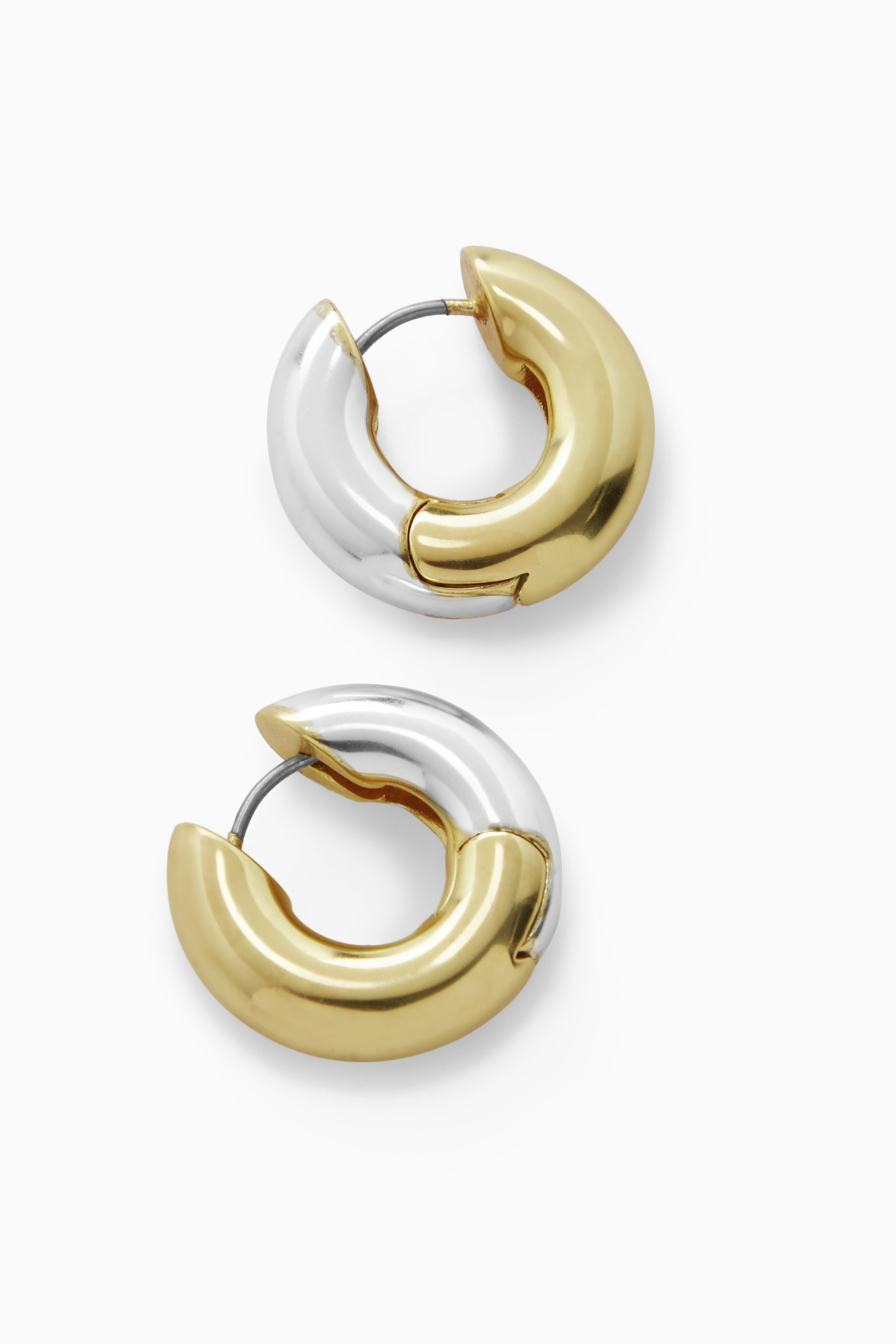 TWO-TONE CHUNKY HOOP EARRINGS - GOLD / SILVER | COS