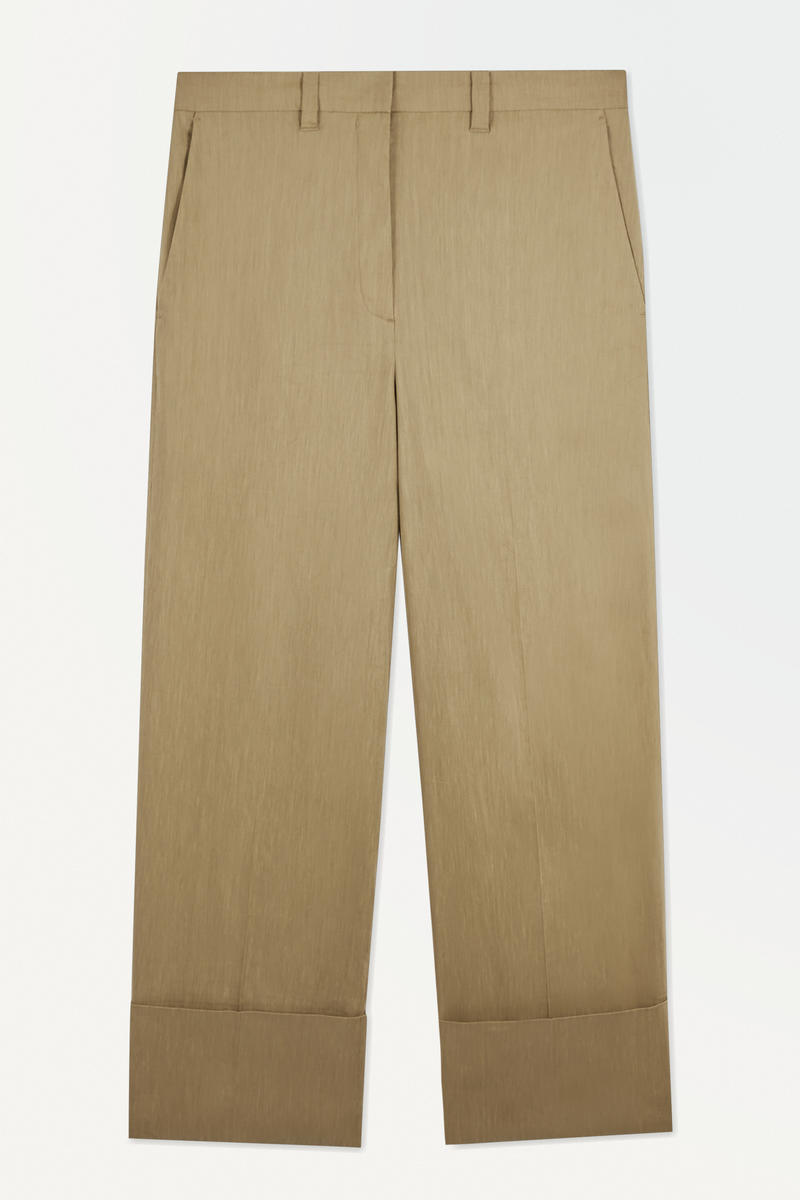 The Wide-Leg Turn-Up Chinos in Beige