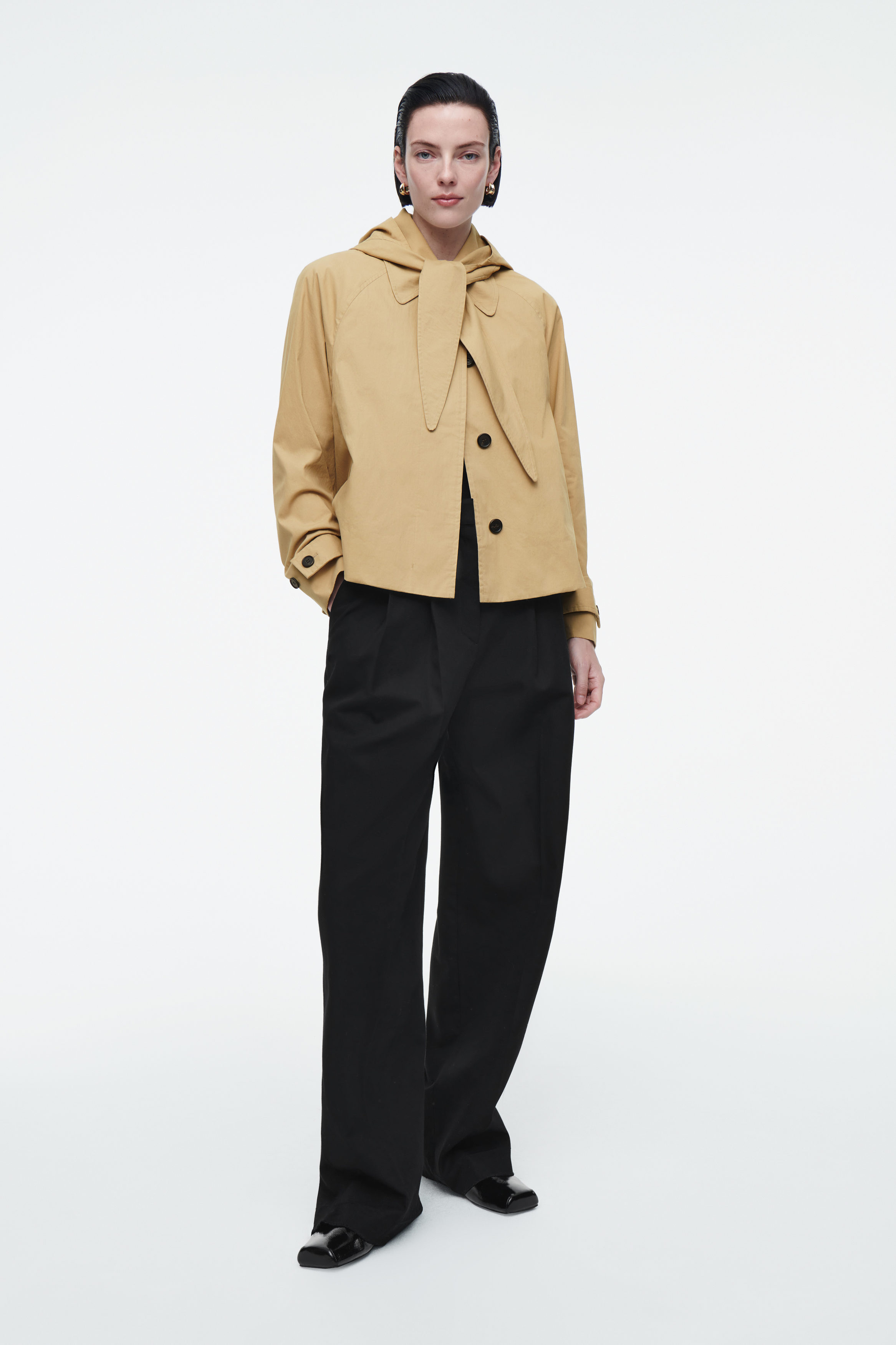 DETACHABLE-HOOD SHORT TRENCH COAT - BEIGE