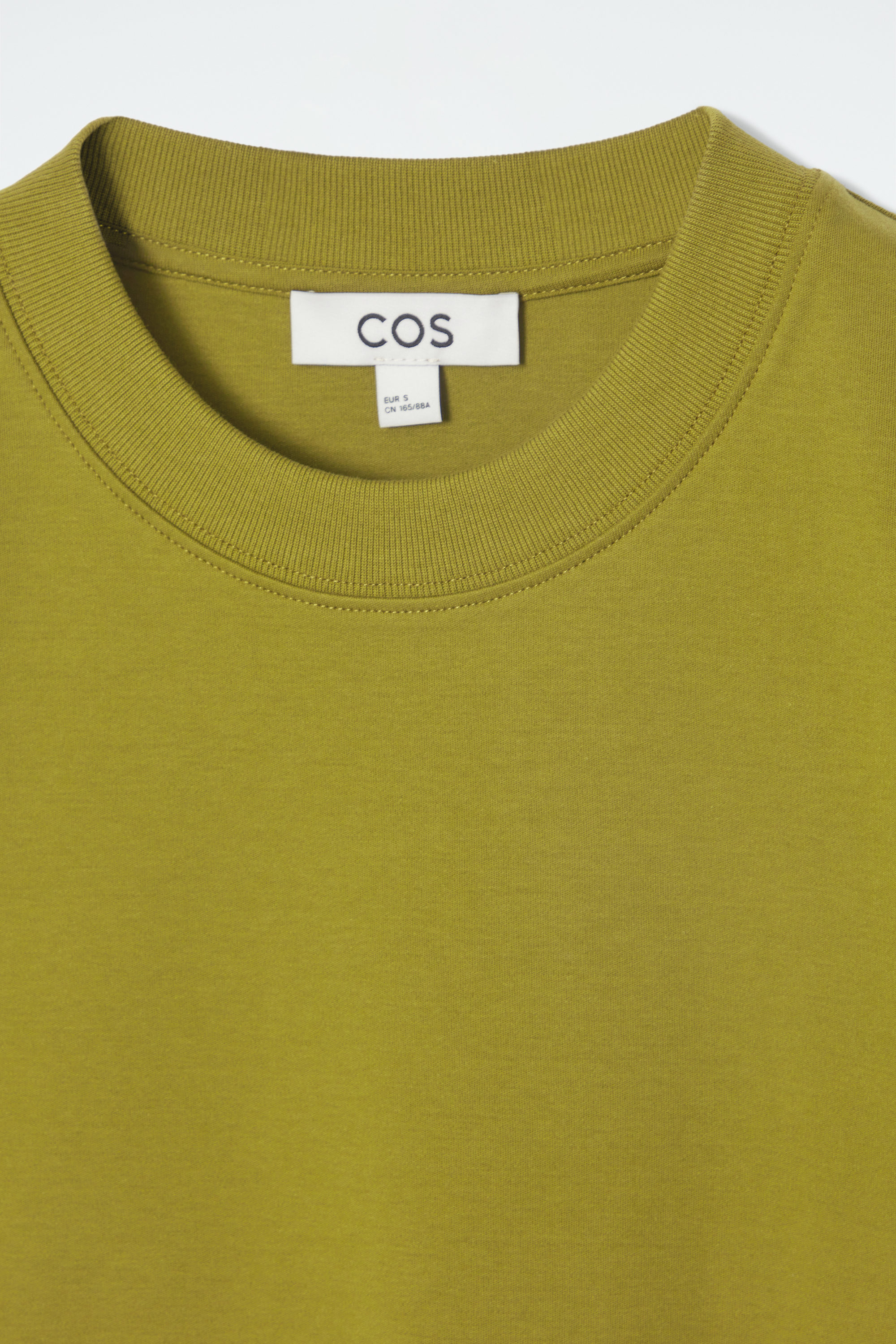 CLEAN CUT REGULAR T-SHIRT - OLIVE GREEN | COS