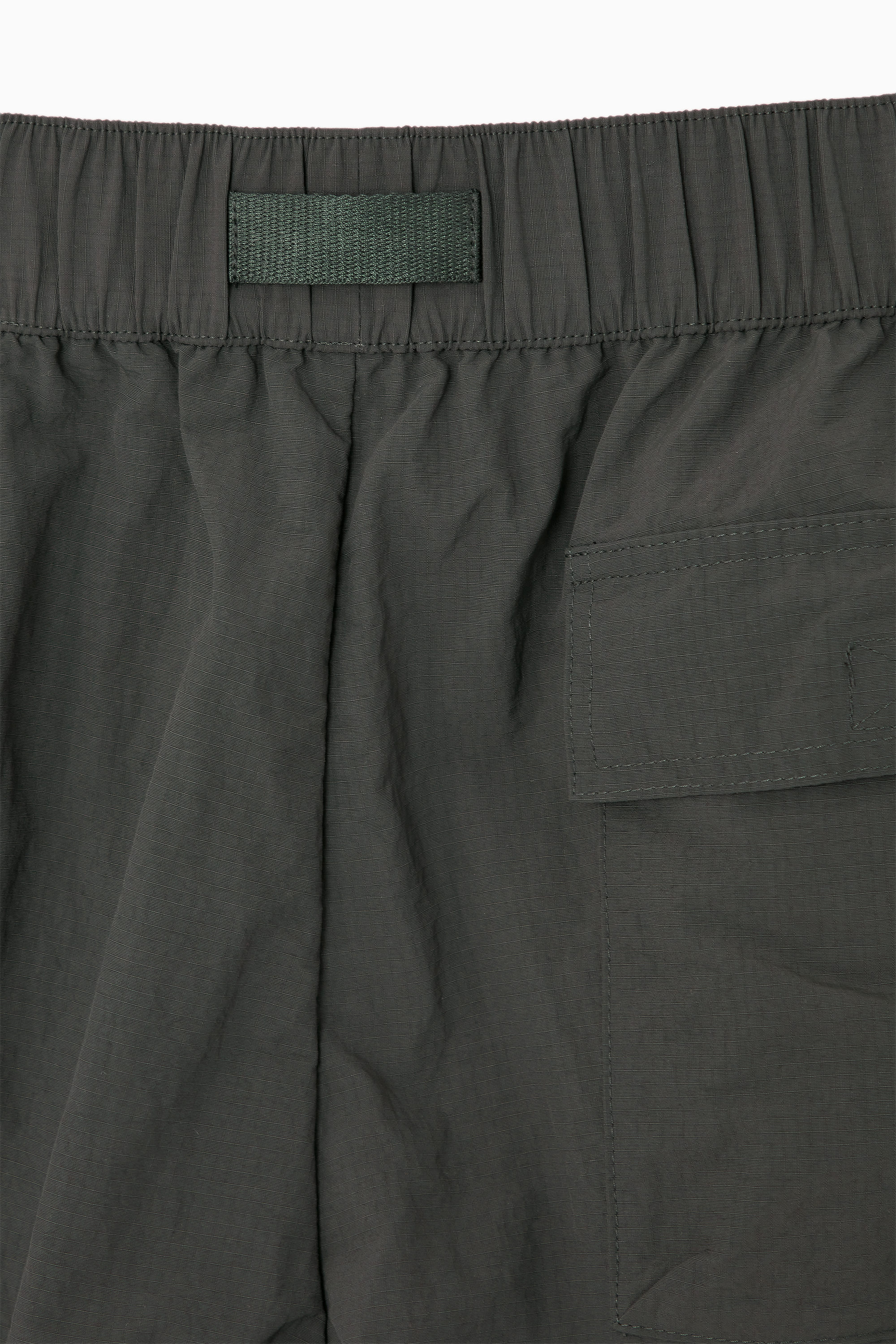 UTILITY SWIM SHORTS - DARK GREEN | COS