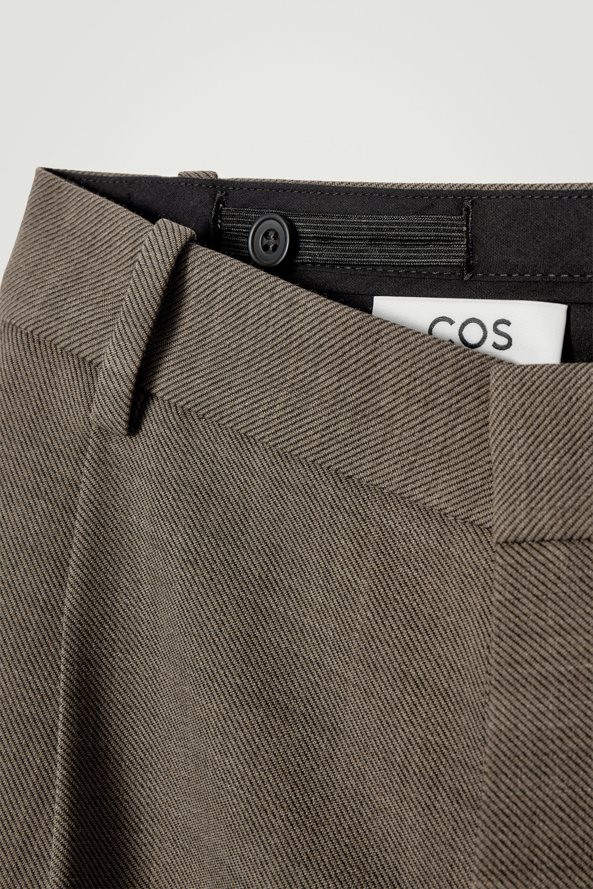 RELAXED WOOL-BLEND TAPERED TROUSERS - DARK BEIGE