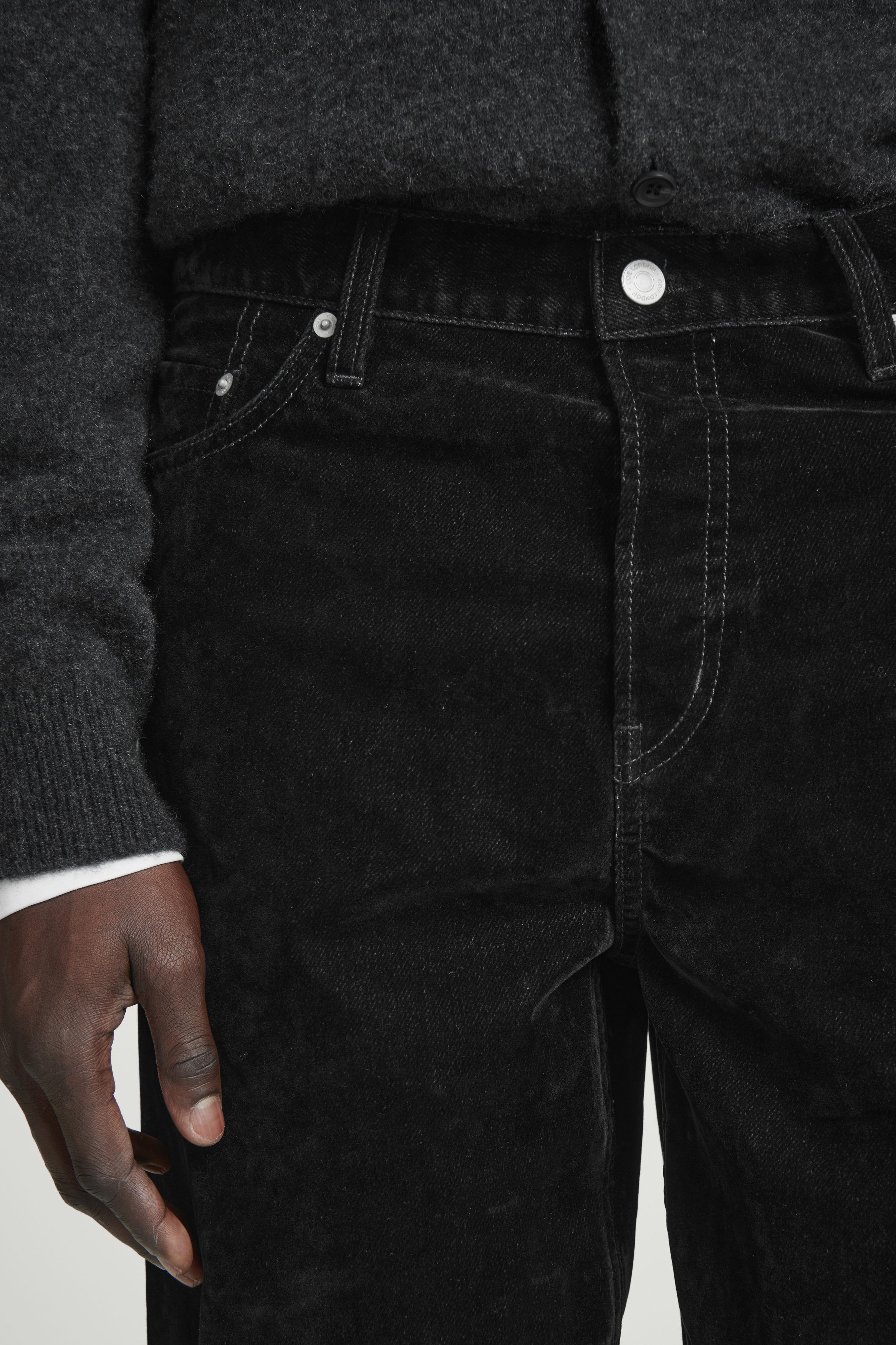 DOME VELVET STRAIGHT-LEG JEANS - BLACK | COS