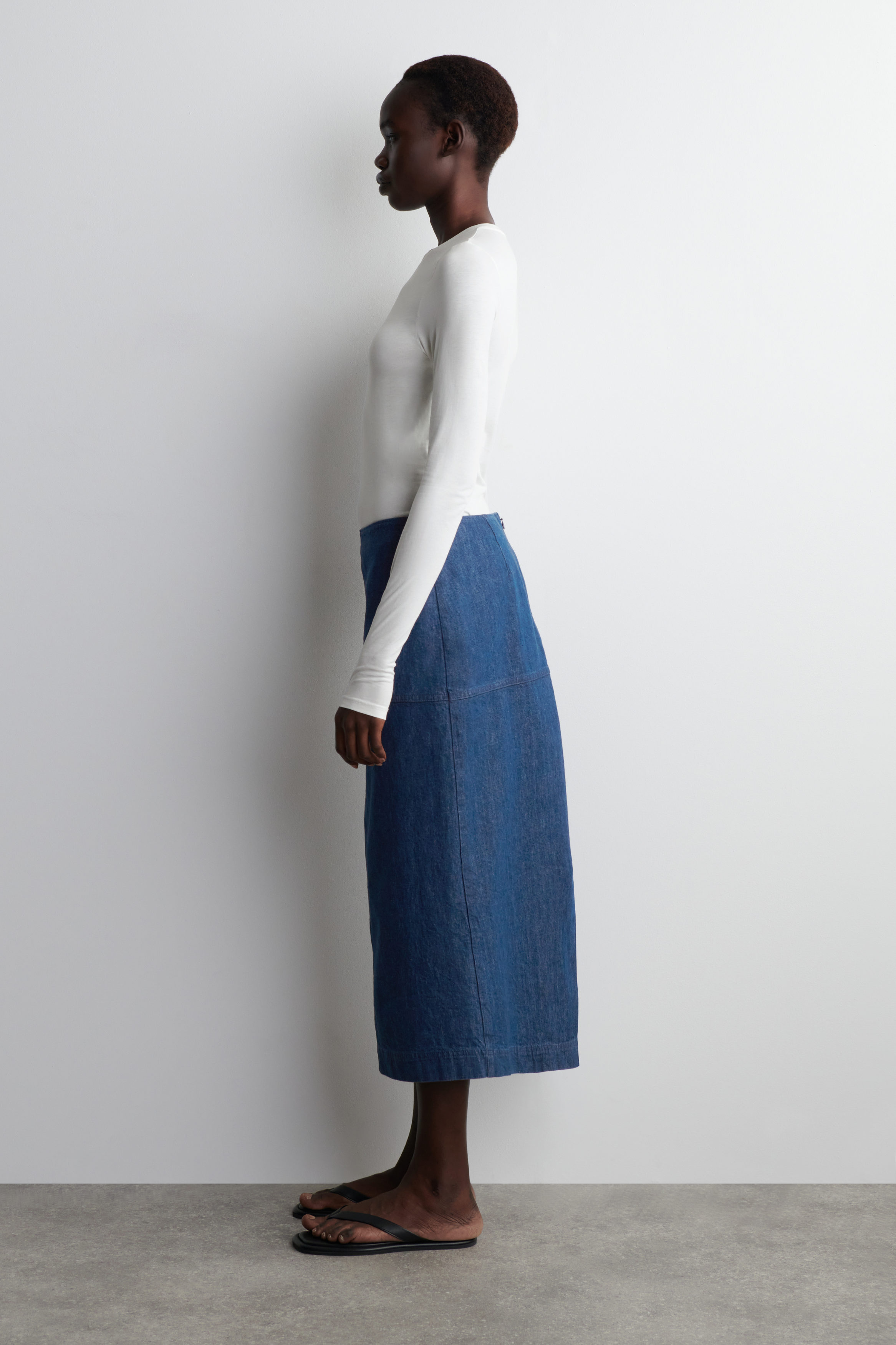 SLIM LIGHTWEIGHT LONG-SLEEVED TOP - WHITE | COS