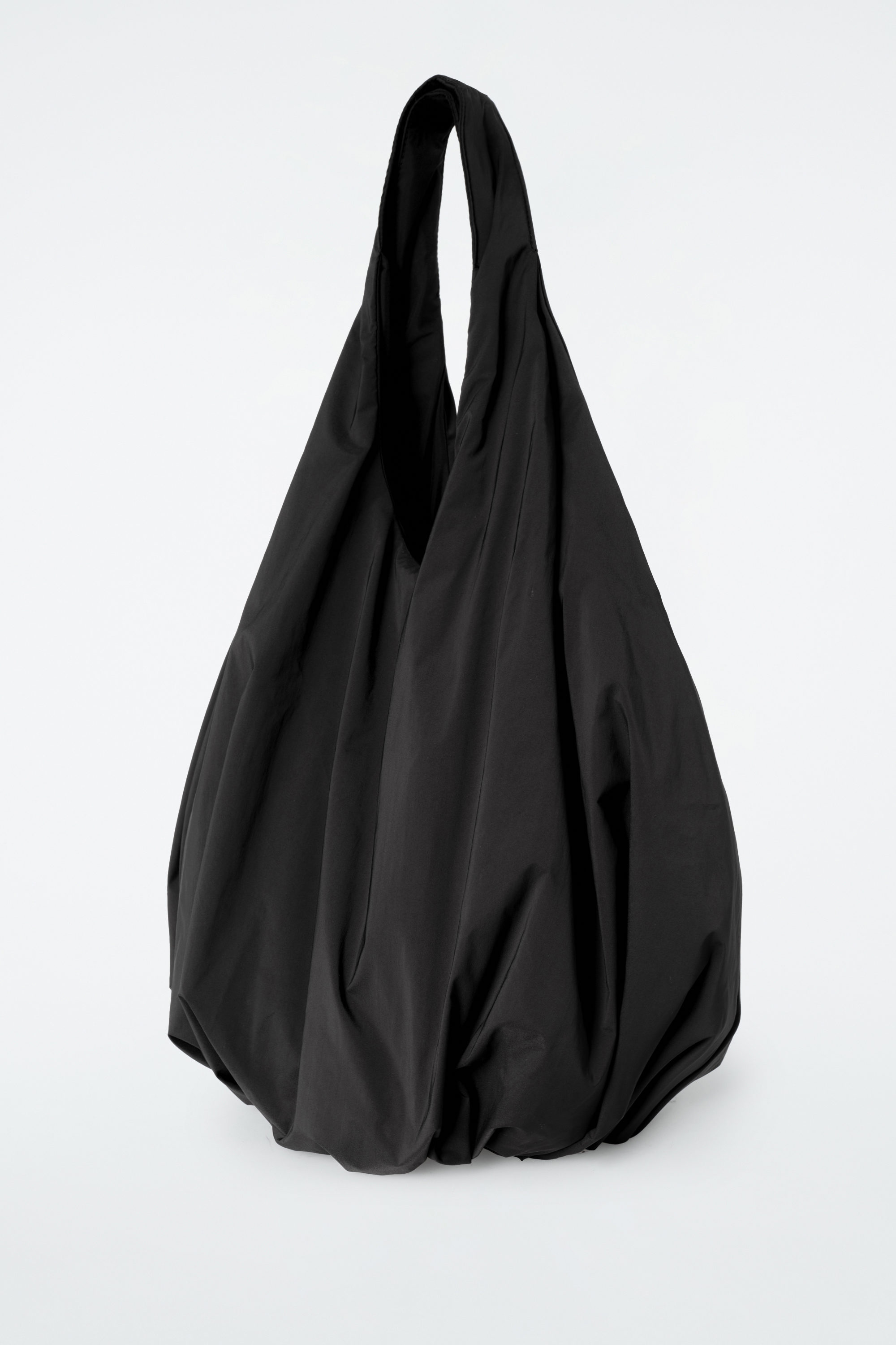 COS - cloud トートバッグ CLOUD TOTE BAG - BLACK | COS