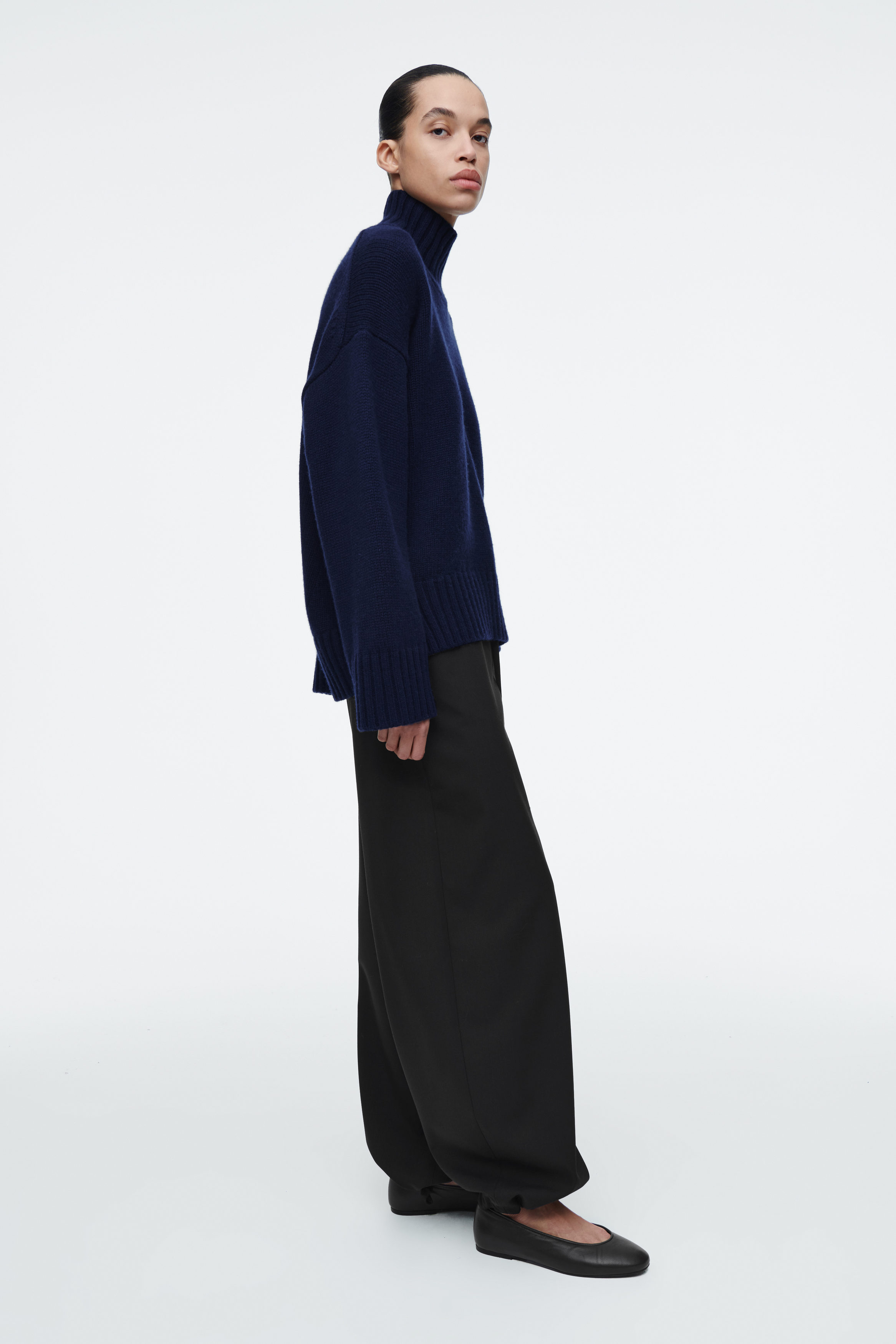 CHUNKY PURE CASHMERE TURTLENECK JUMPER - NAVY CHUNKY PURE CASHMERE TURTLENECK JUMPER - NAVY