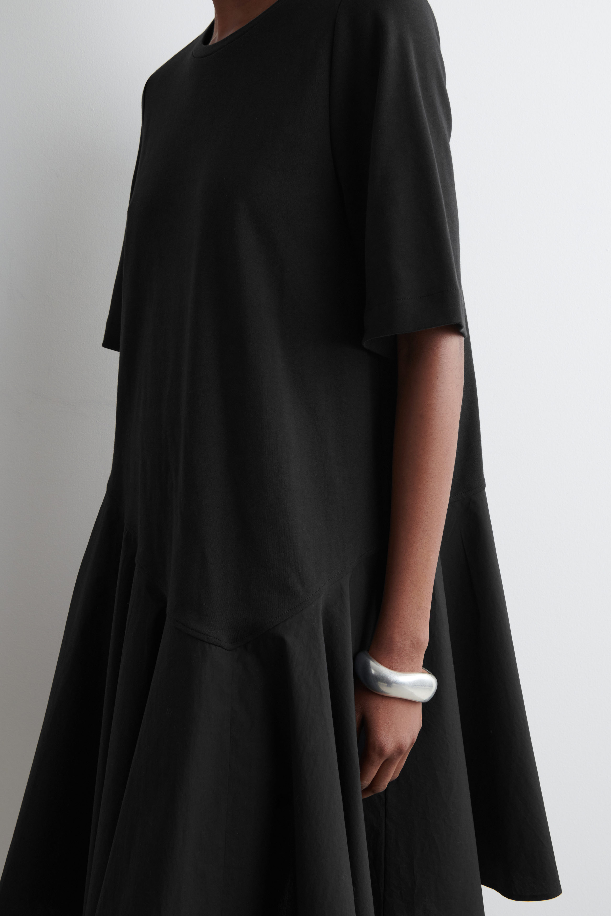 ASYMMETRIC MINI T-SHIRT DRESS - BLACK