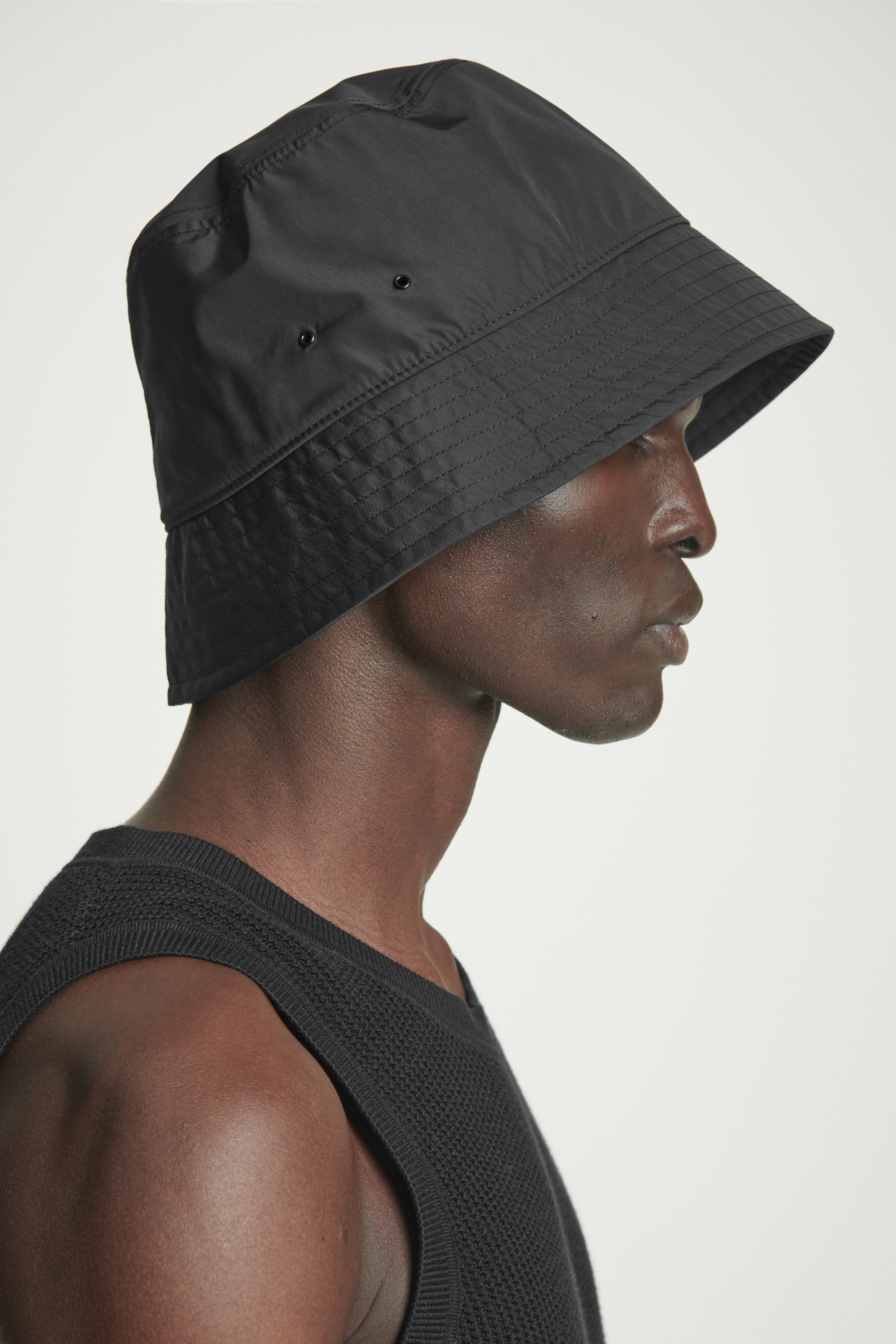 BUCKET HAT - BLACK | COS