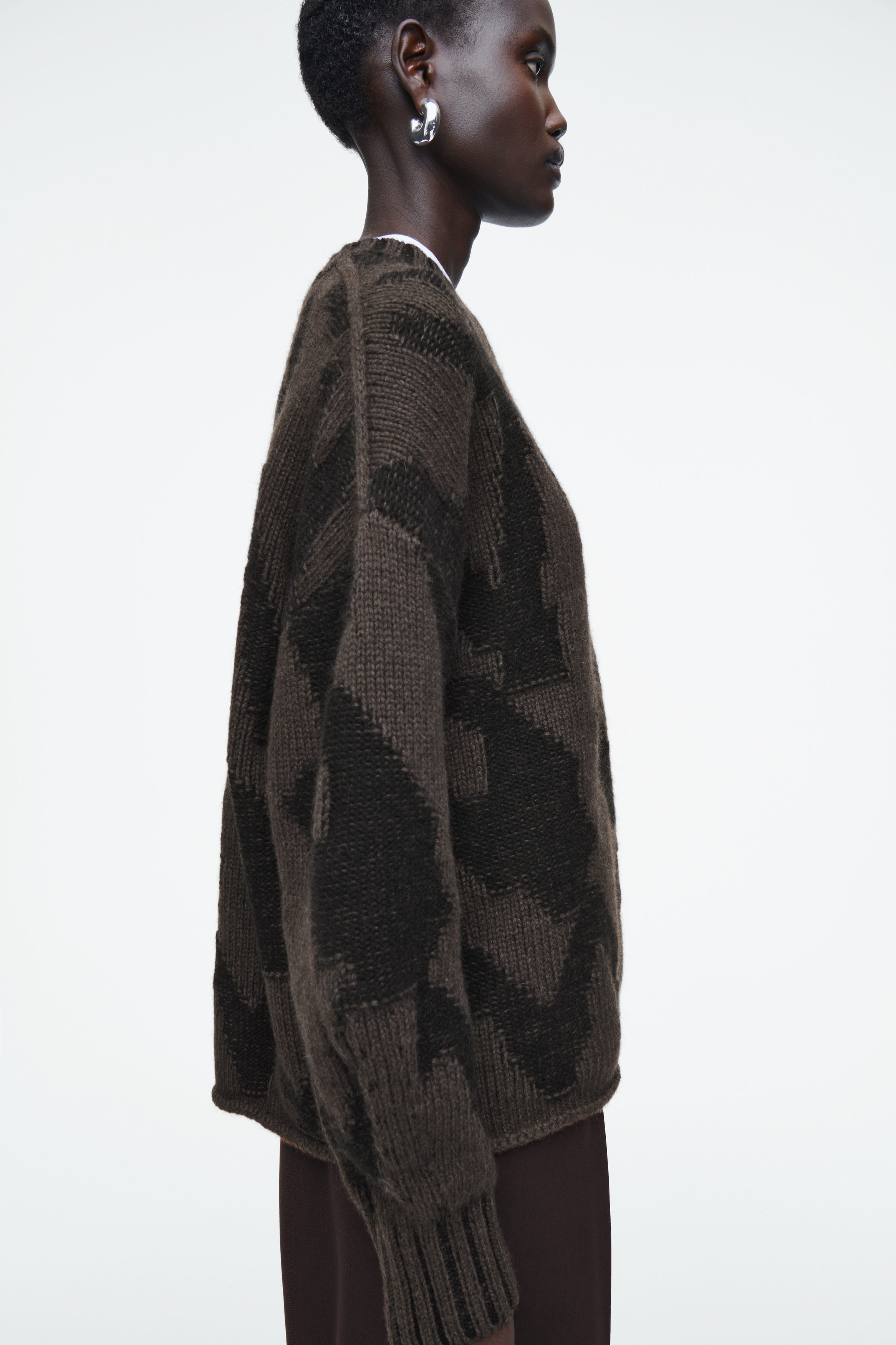 B.TRILL■Jacquard Logo Two-Tone Knitwear ■送料込 ABSTRACT WOOL-JACQUARD JUMPER - BROWN / HOUNDSTOOTH | COS