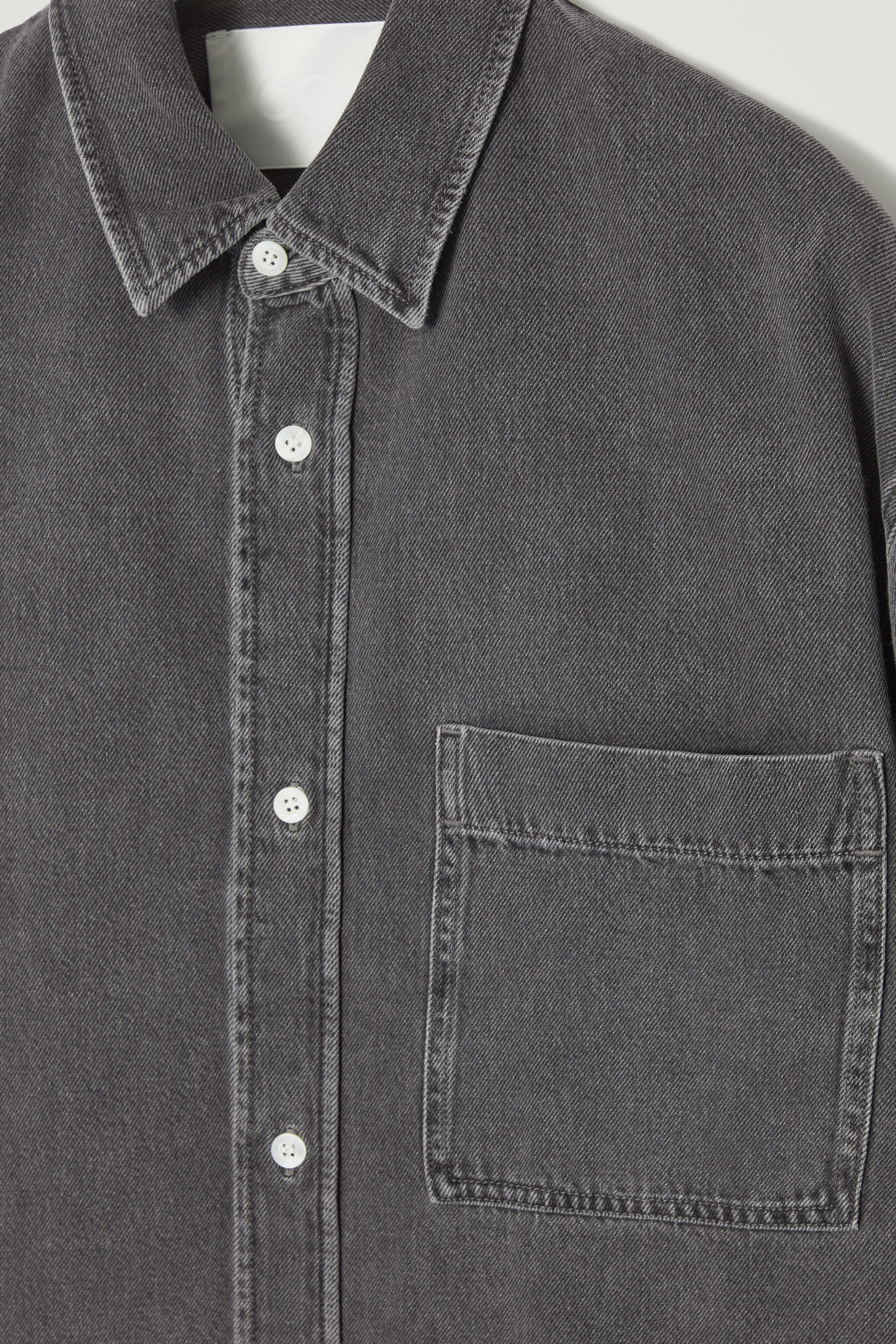 OVERSIZED SHORT-SLEEVED DENIM SHIRT - WASHED BLACK | COS