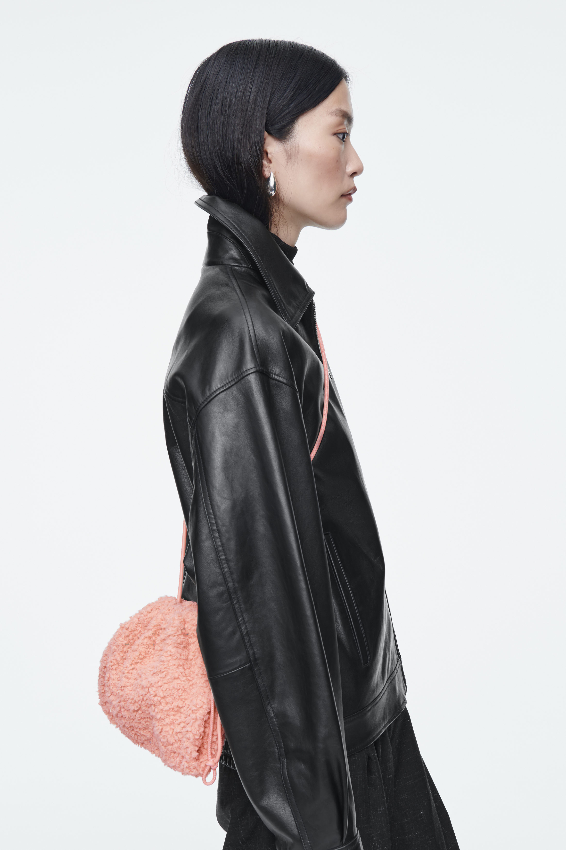 ★TOUT Y EST★ SCARLET sheepskin clutch 2 color CW015 Collection Limited-edition Cropped Shearling Jacket For