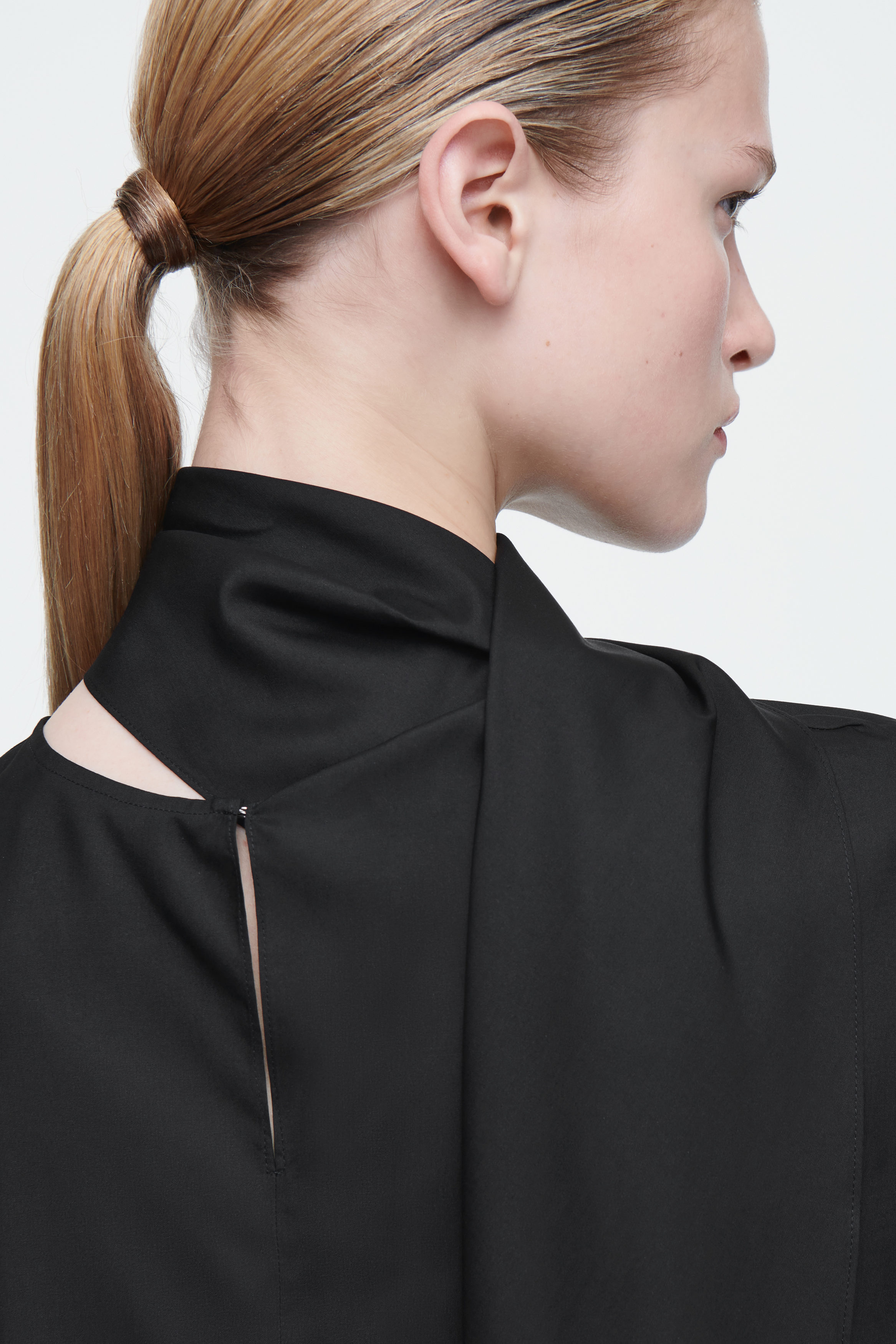 THE SILK SCARF BLOUSE - CARBON