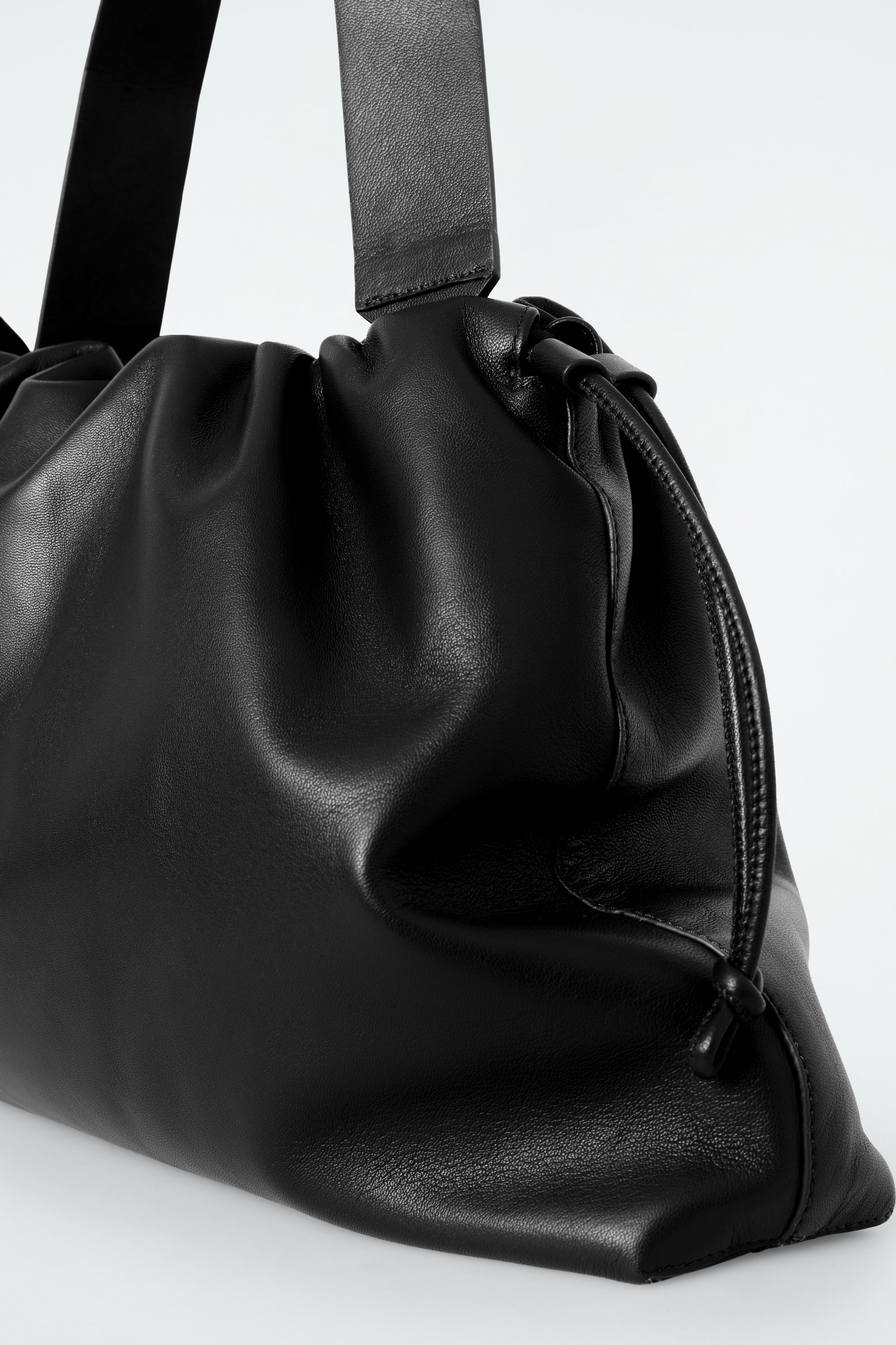 COS CAVATELLI ミニクラッチバッグ スエード CAVATELLI MINI CLUTCH - SUEDE CAVATELLI ミニクラッチバッグ