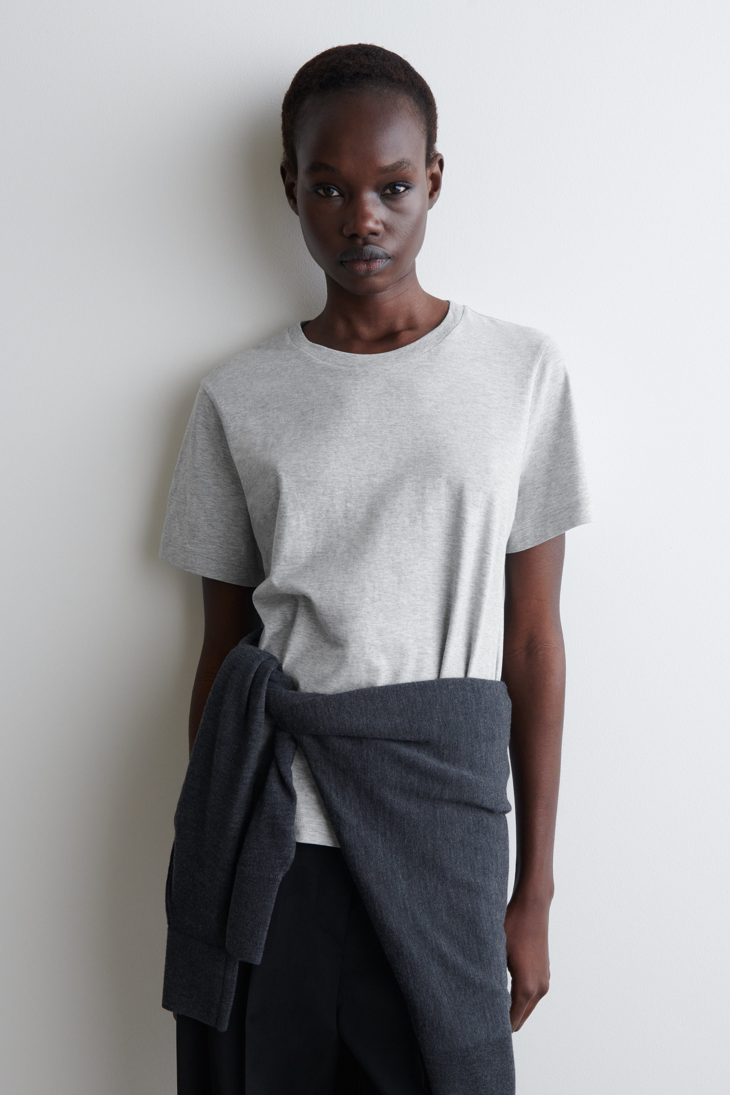 Tシャツ・カットソー AVANT TOI Woman T-Shirt Grey 224SD2654JCOVHV 00007 CREW-NECK COTTON T-SHIRT - GREY MÉLANGE | COS