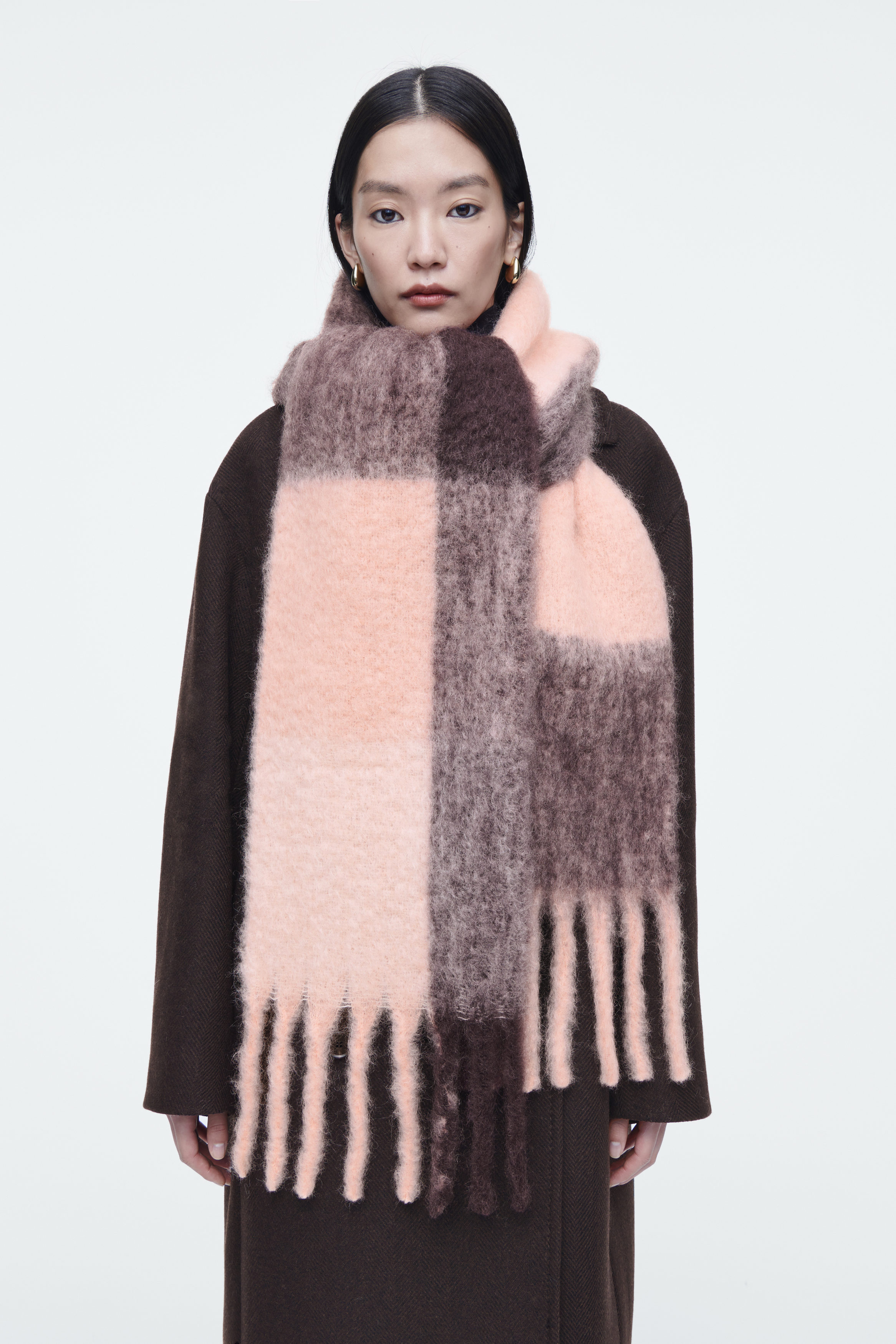 FRINGED BRUSHED-MOHAIR SCARF - APRICOT | COS