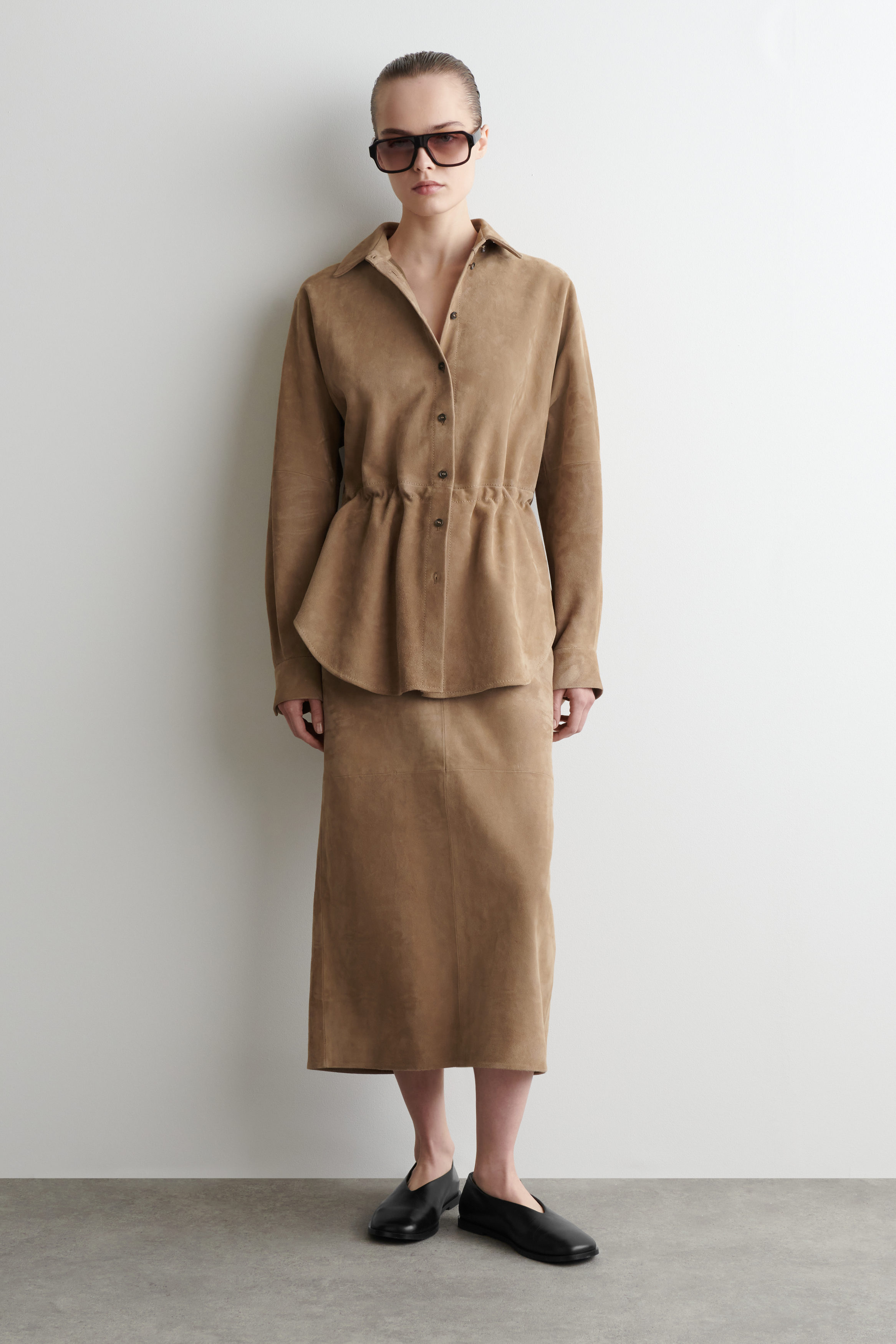 PANELED SUEDE DRAWSTRING MIDI SKIRT - SAND | COS US
