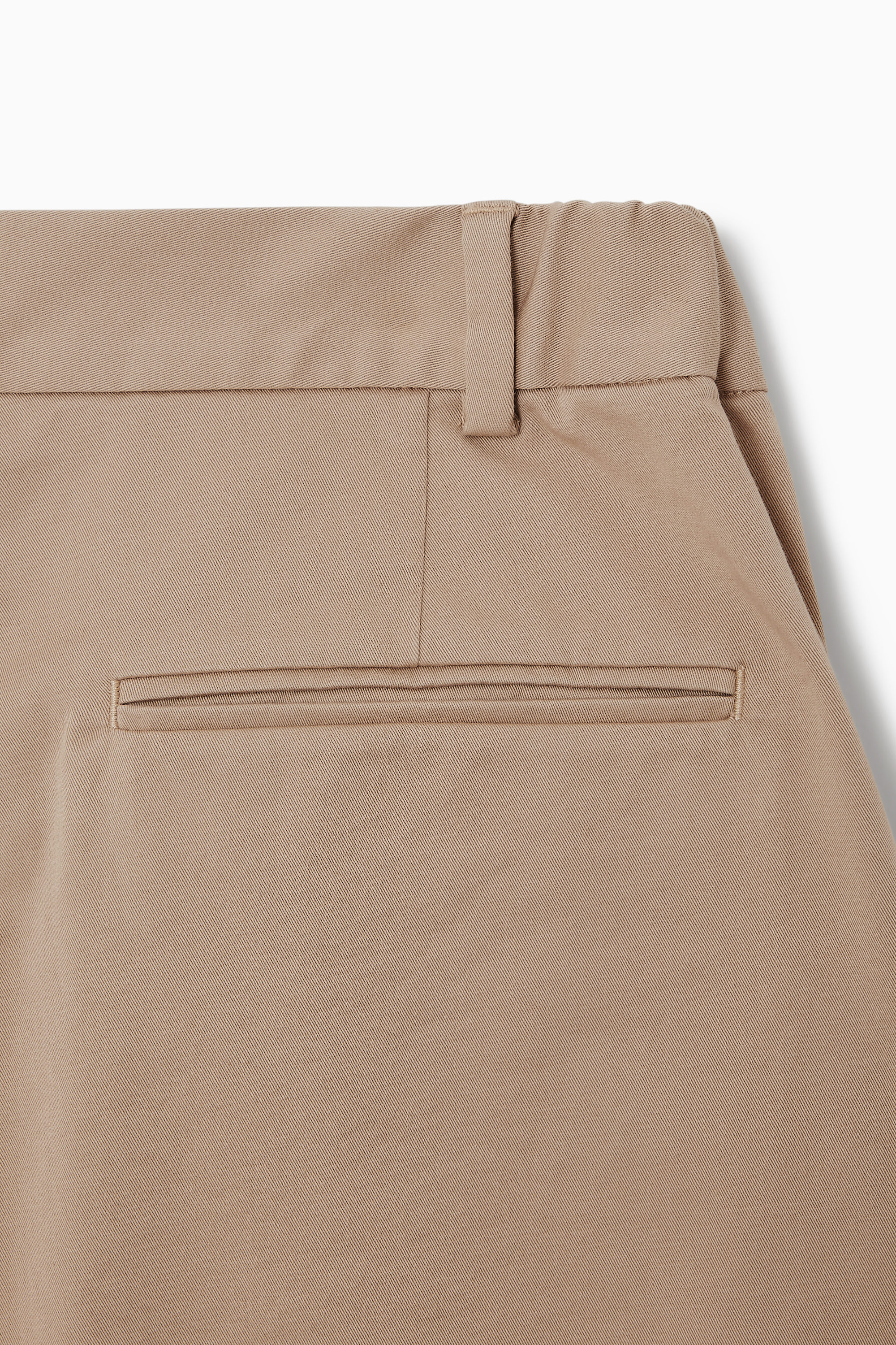 CLASSIC CHINO SHORTS - TAN BEIGE