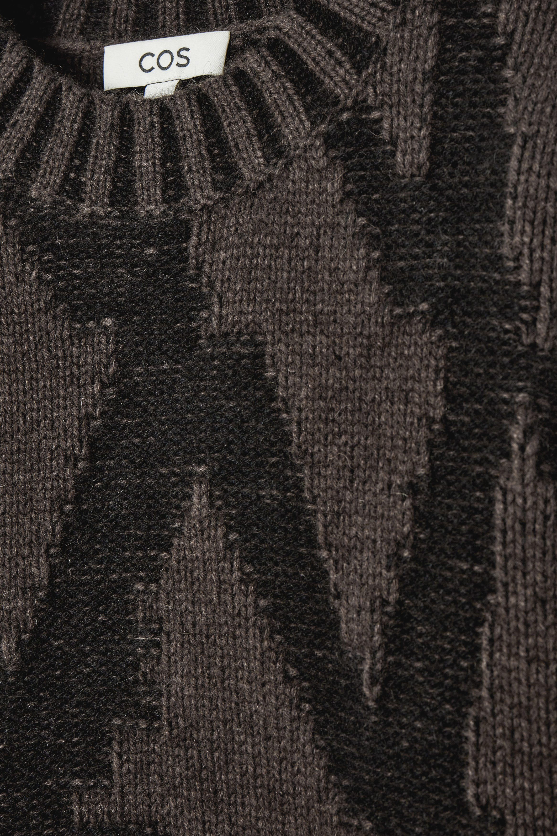 ABSTRACT WOOL-JACQUARD SWEATER - BROWN / HOUNDSTOOTH | COS