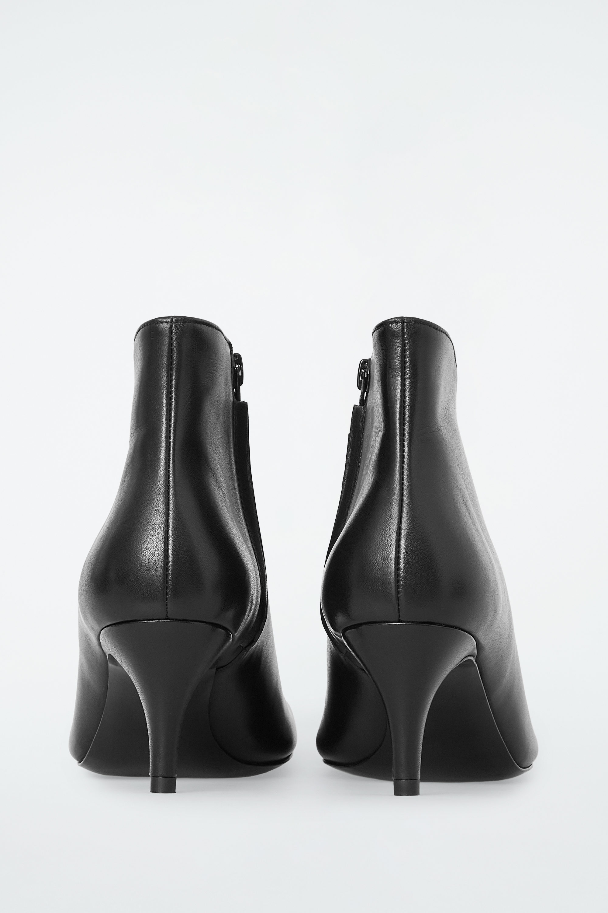 ダウンジャケット・コート Cutout Leather Ankle Boots b8cf358c41b86462319959547cac90