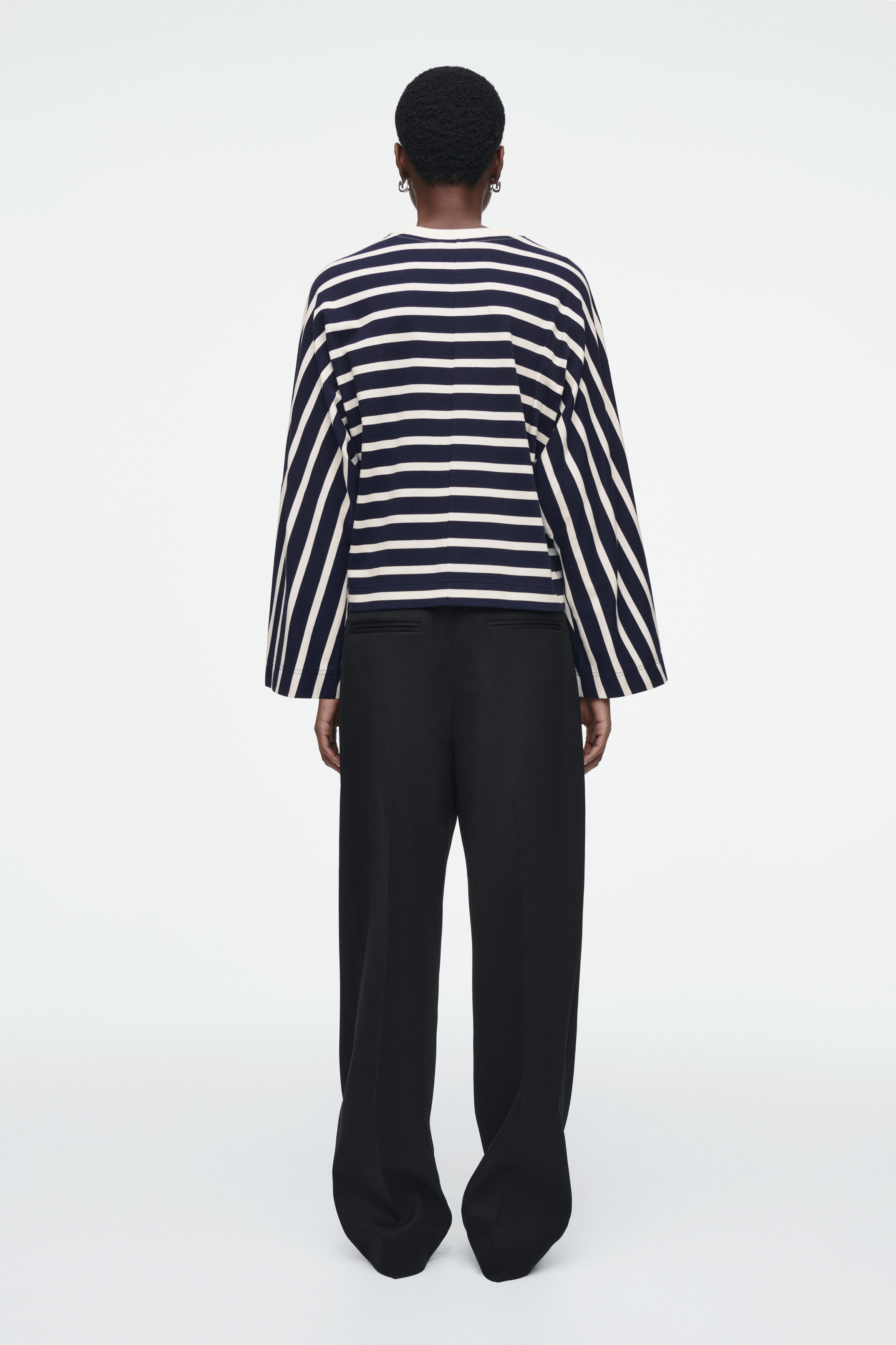 BOXY LONG-SLEEVED T-SHIRT - NAVY / OFF-WHITE / STRIPED | COS
