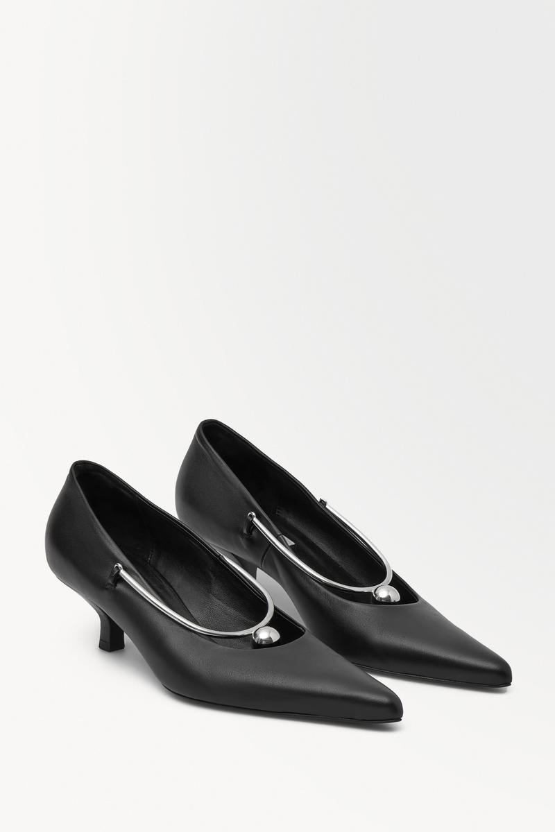 The Sphere Point-Toe Pumps