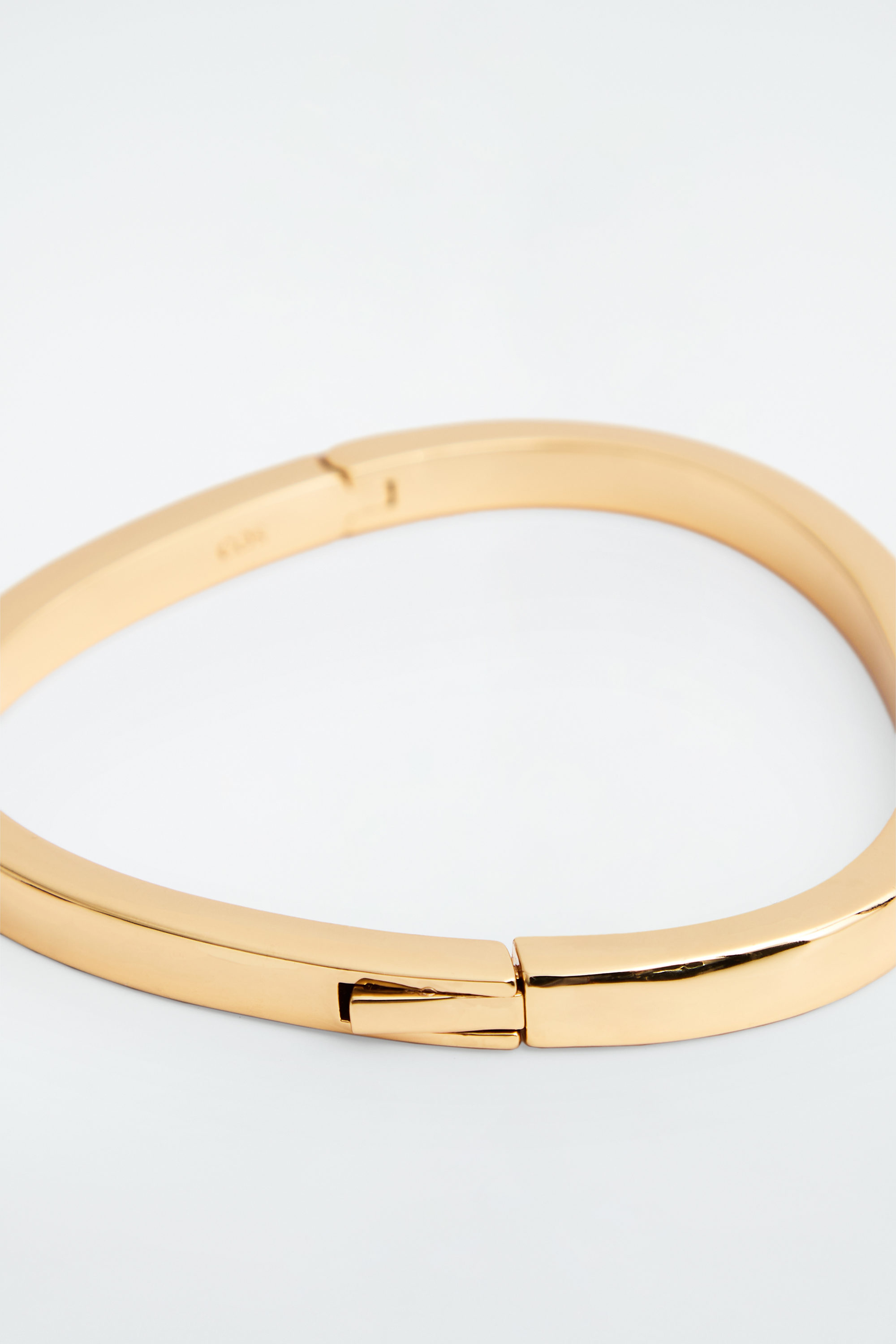 SCULPTURAL PYRAMID BANGLE - GOLD
