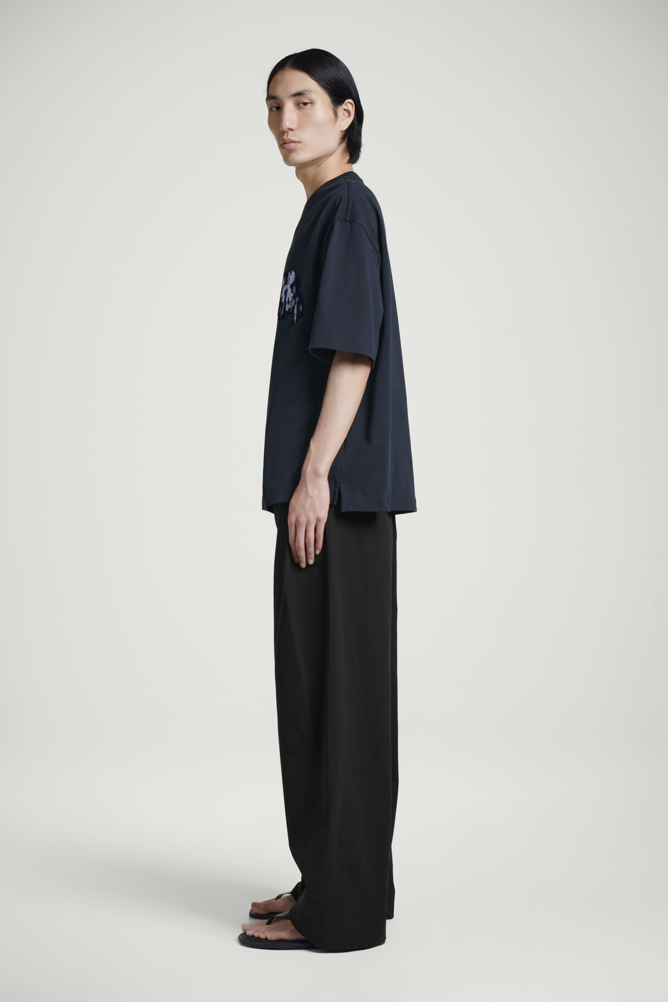 EMBROIDERED-PATCH HEAVYWEIGHT T-SHIRT - NAVY | COS