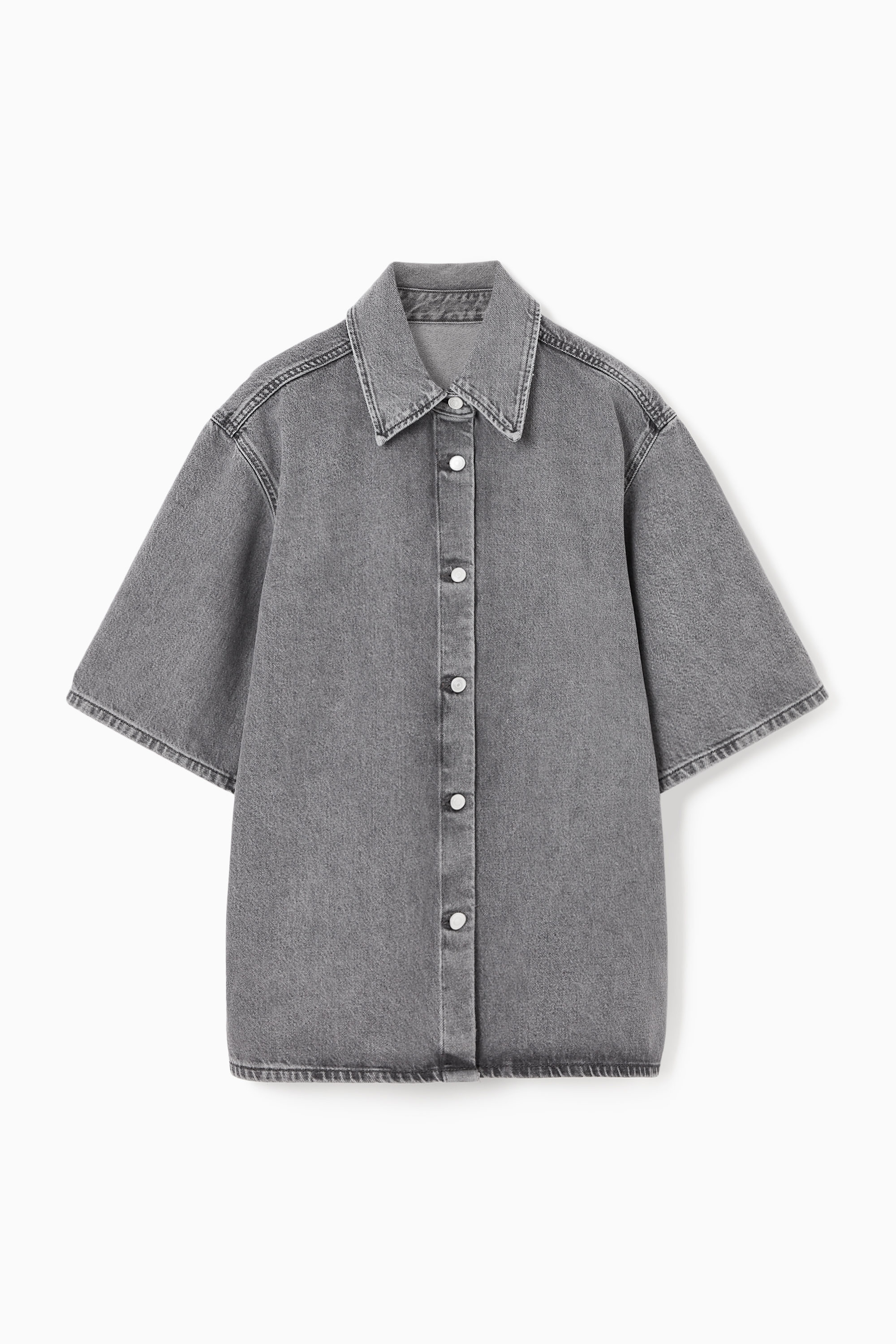 RELAXED SHORT-SLEEVED DENIM SHIRT