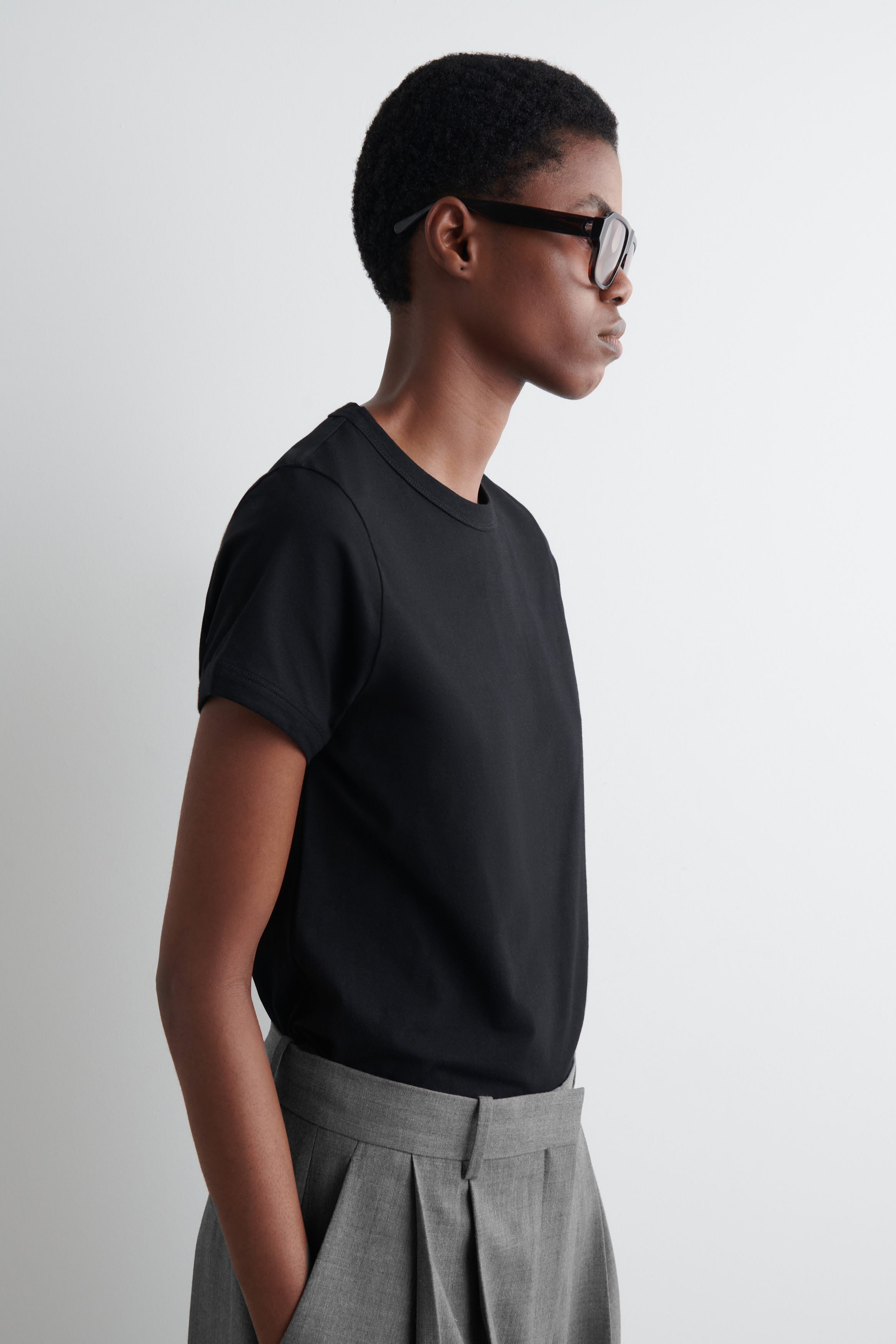 Tシャツ・カットソー RONRON LAYERED HALTER RINGER T SHIRT BLACK RR25BST4227BK SHRUNKEN RINGER T-SHIRT - BLACK | COS