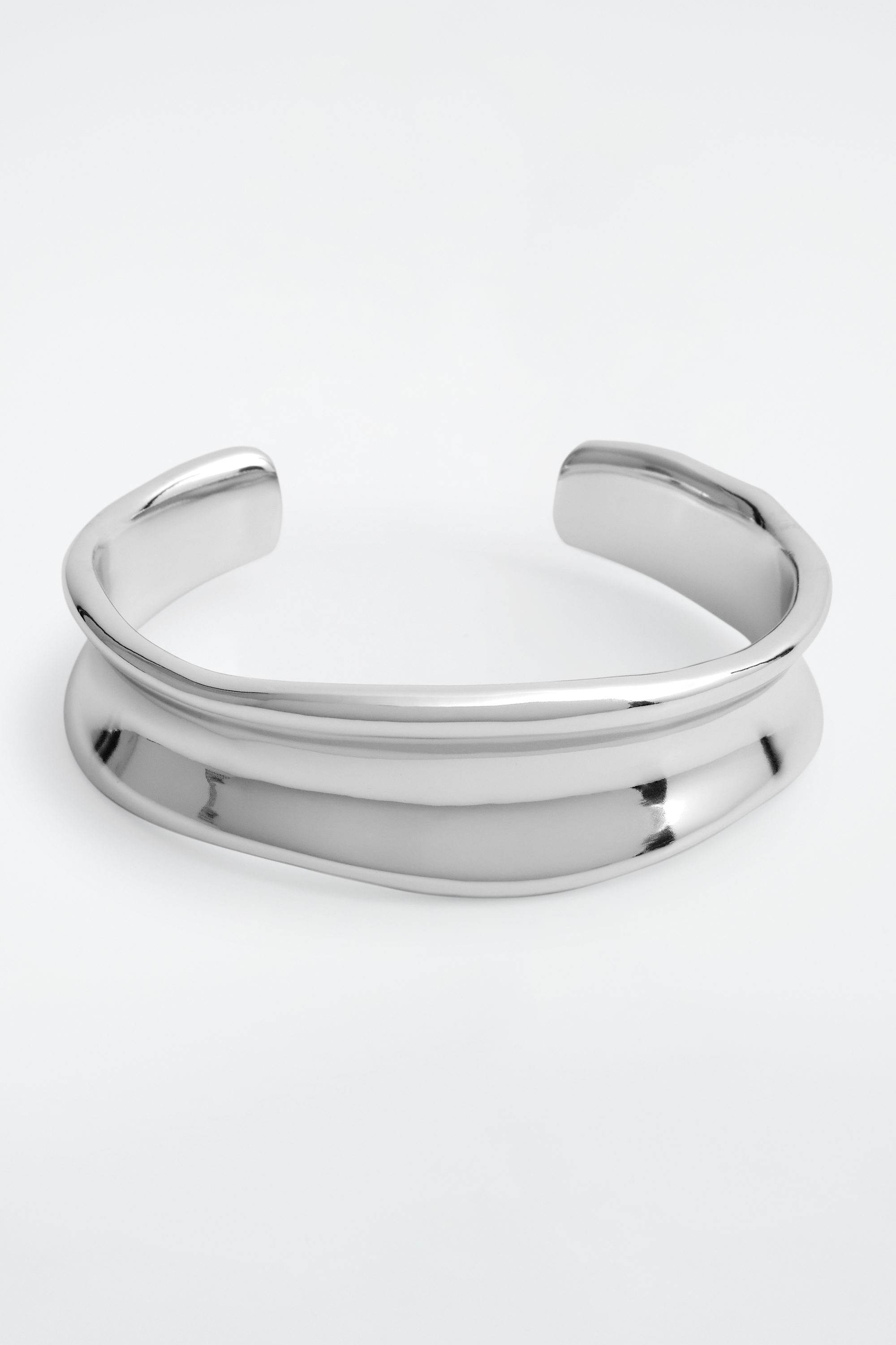 SLIM SCULPTED CUFF - SILVER | COS
