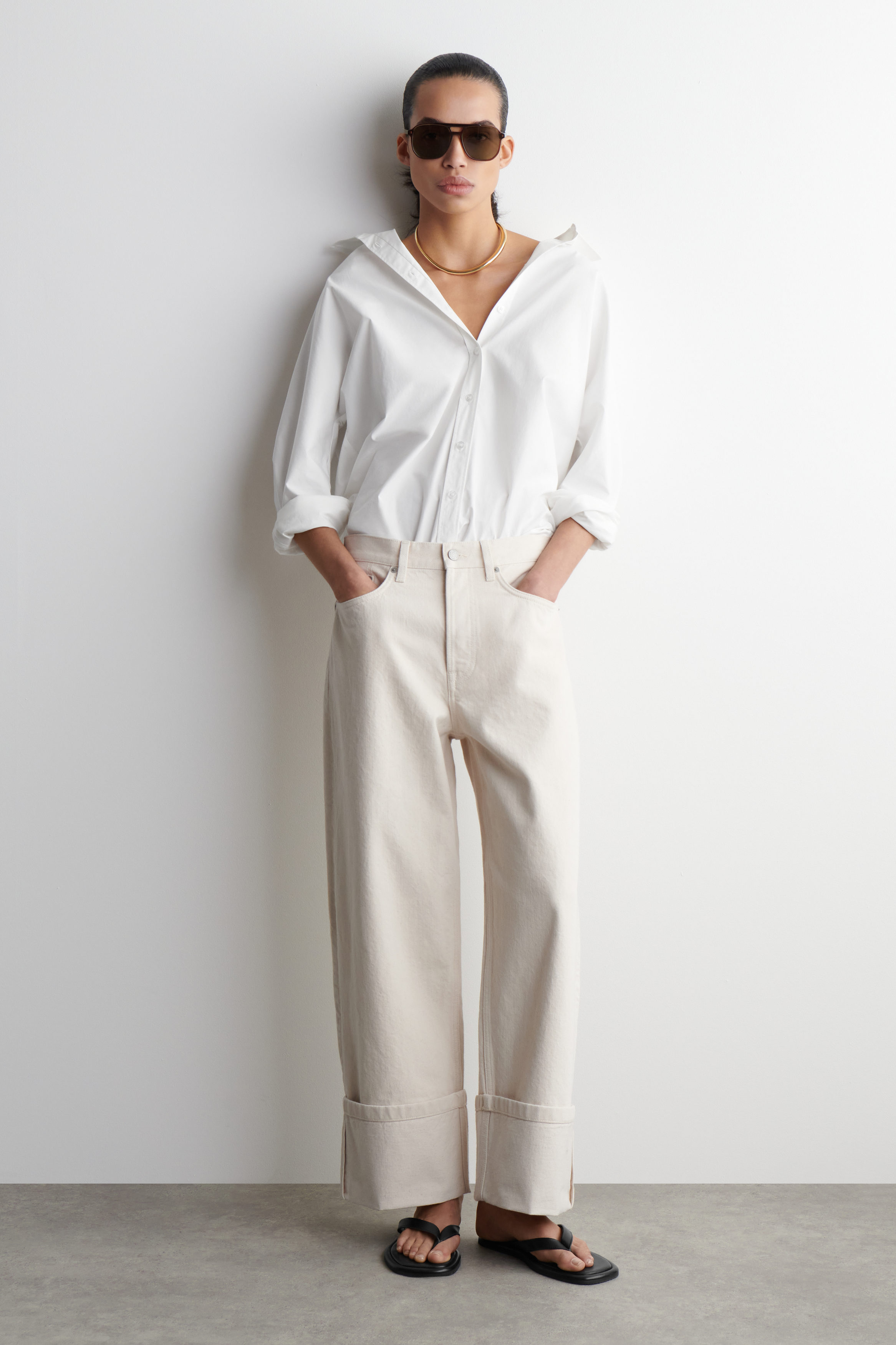 ★  JEANS★チャンキー レースアップ★WHITE/CREAM★ FACADE TURN-UP STRAIGHT-LEG JEANS - ECRU | COS