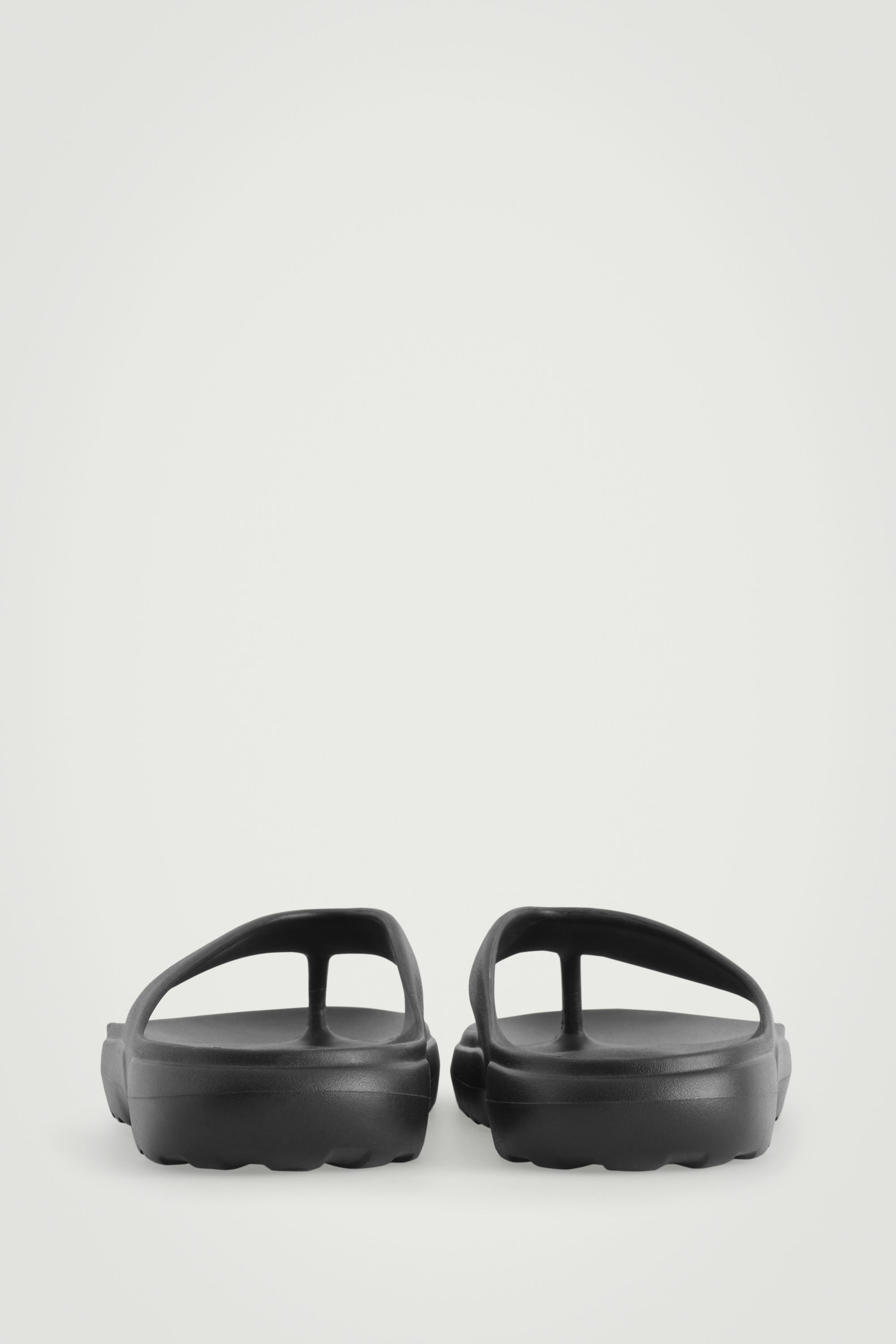 LIGHTWEIGHT EVA FLIP FLOPS - BLACK | COS