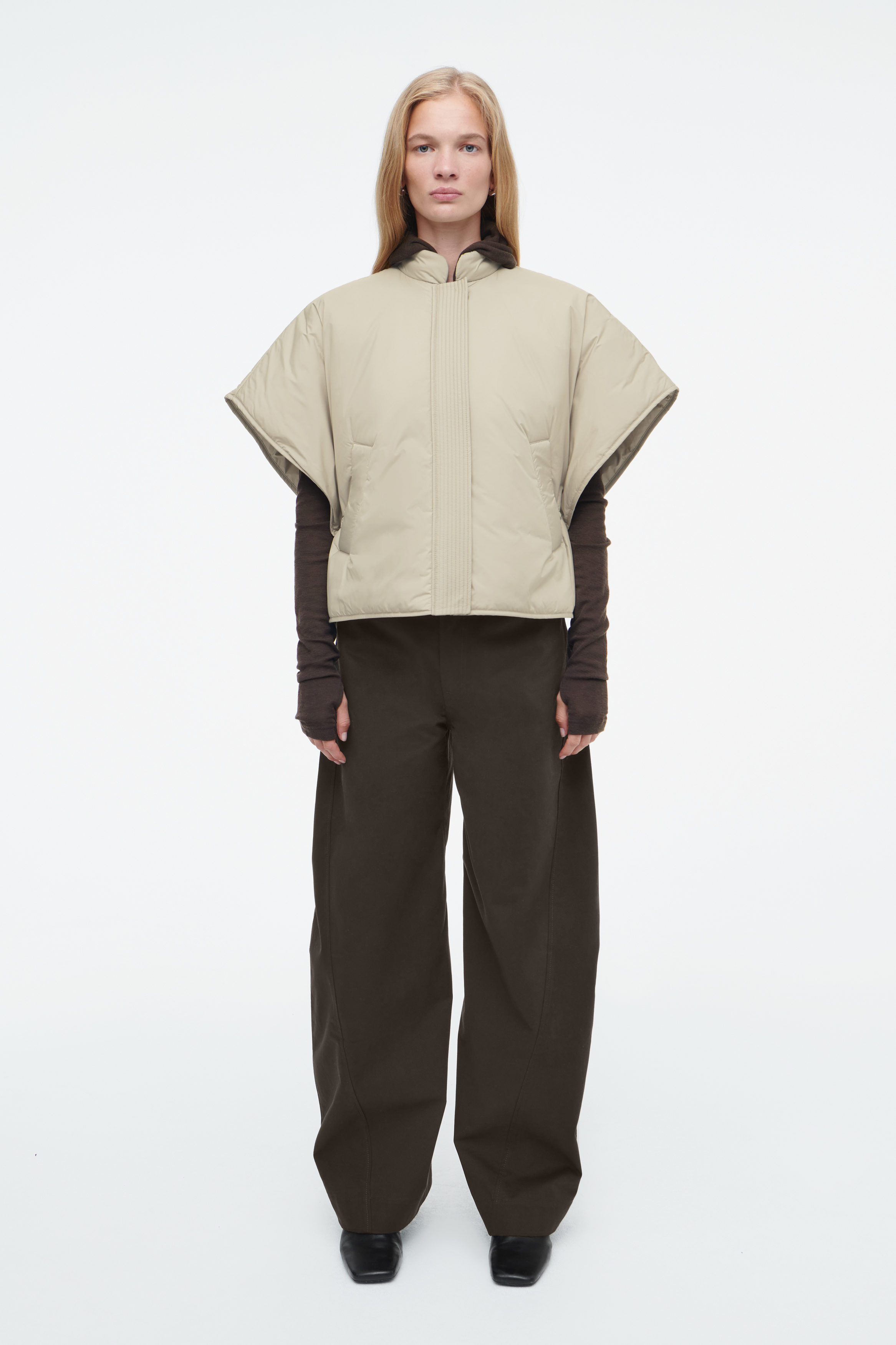 CROPPED PADDED HYBRID VEST - BEIGE | COS