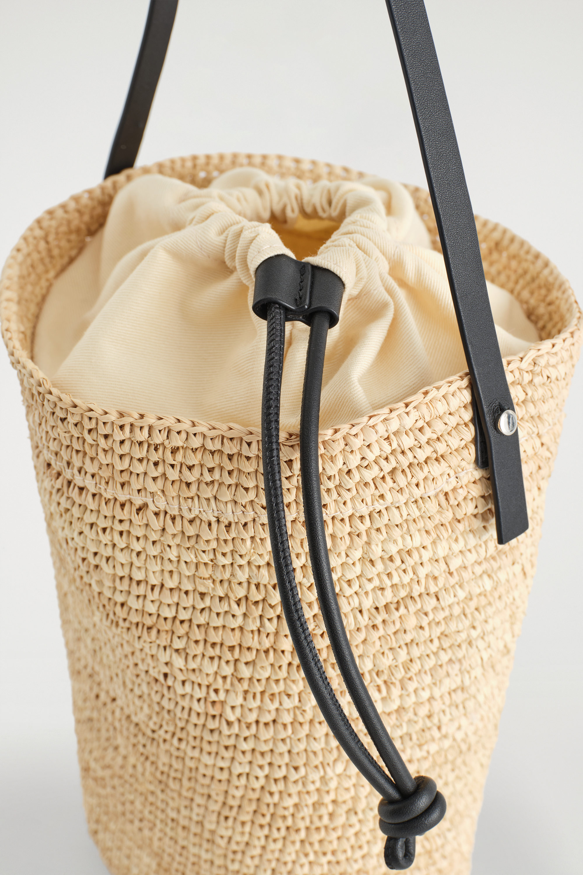 MINI BUCKET BAG - STRAW - BEIGE / BLACK | COS