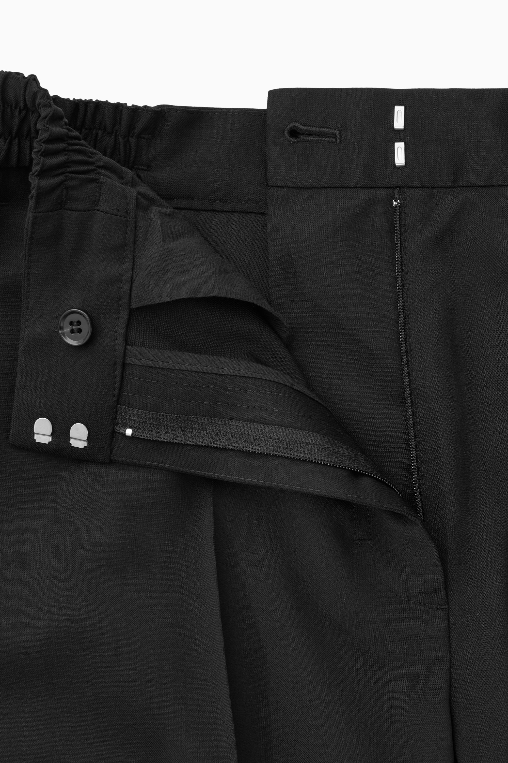 WIRROW　WOOL PANAMA TAPERED SLACK　サイズ3 TAPERED ELASTICATED WOOL TROUSERS - BLACK | COS