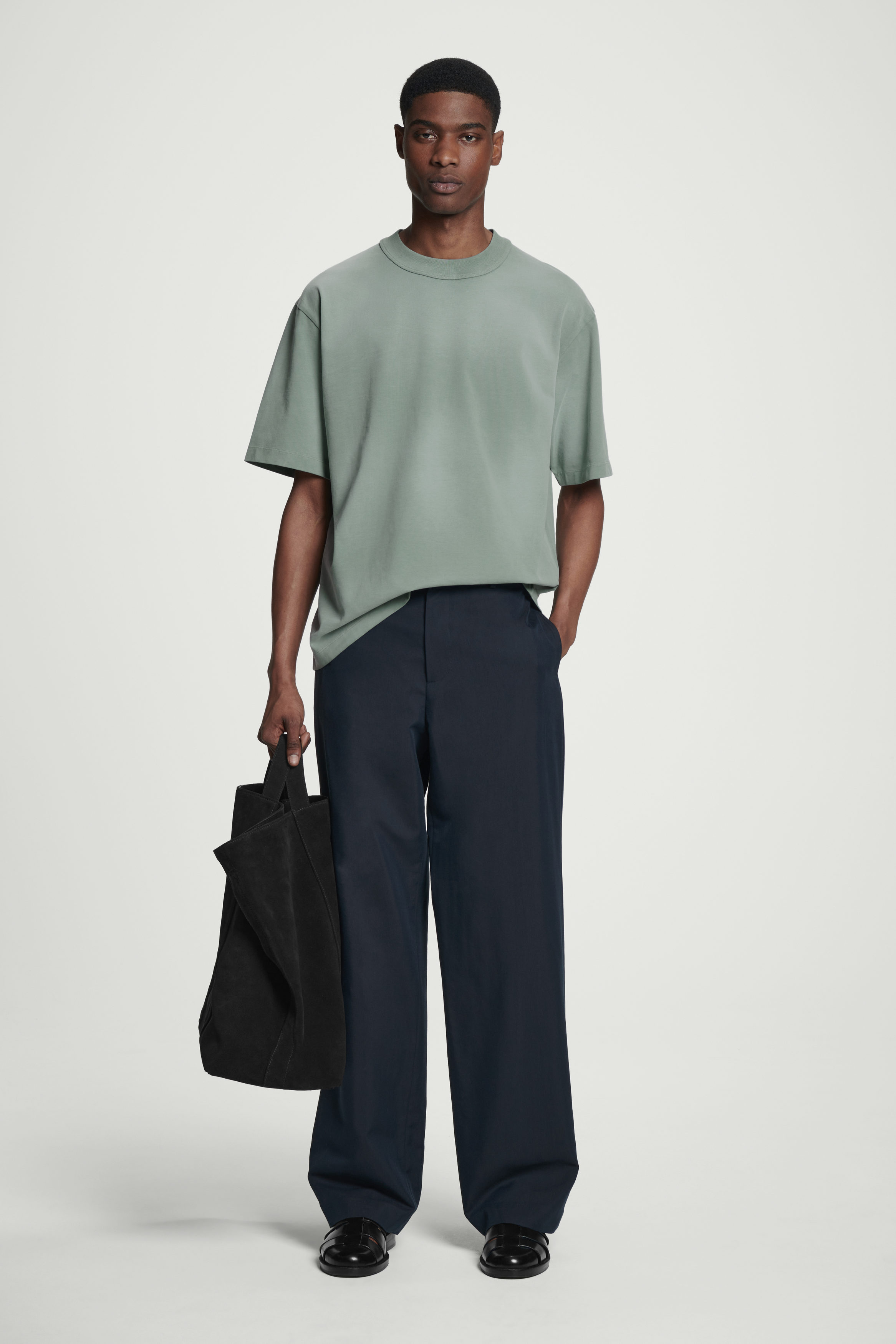 OVERSIZE'OWY SPRANY T-SHIRT Z WYSOKIM DEKOLTEM - ZIELONY | COS