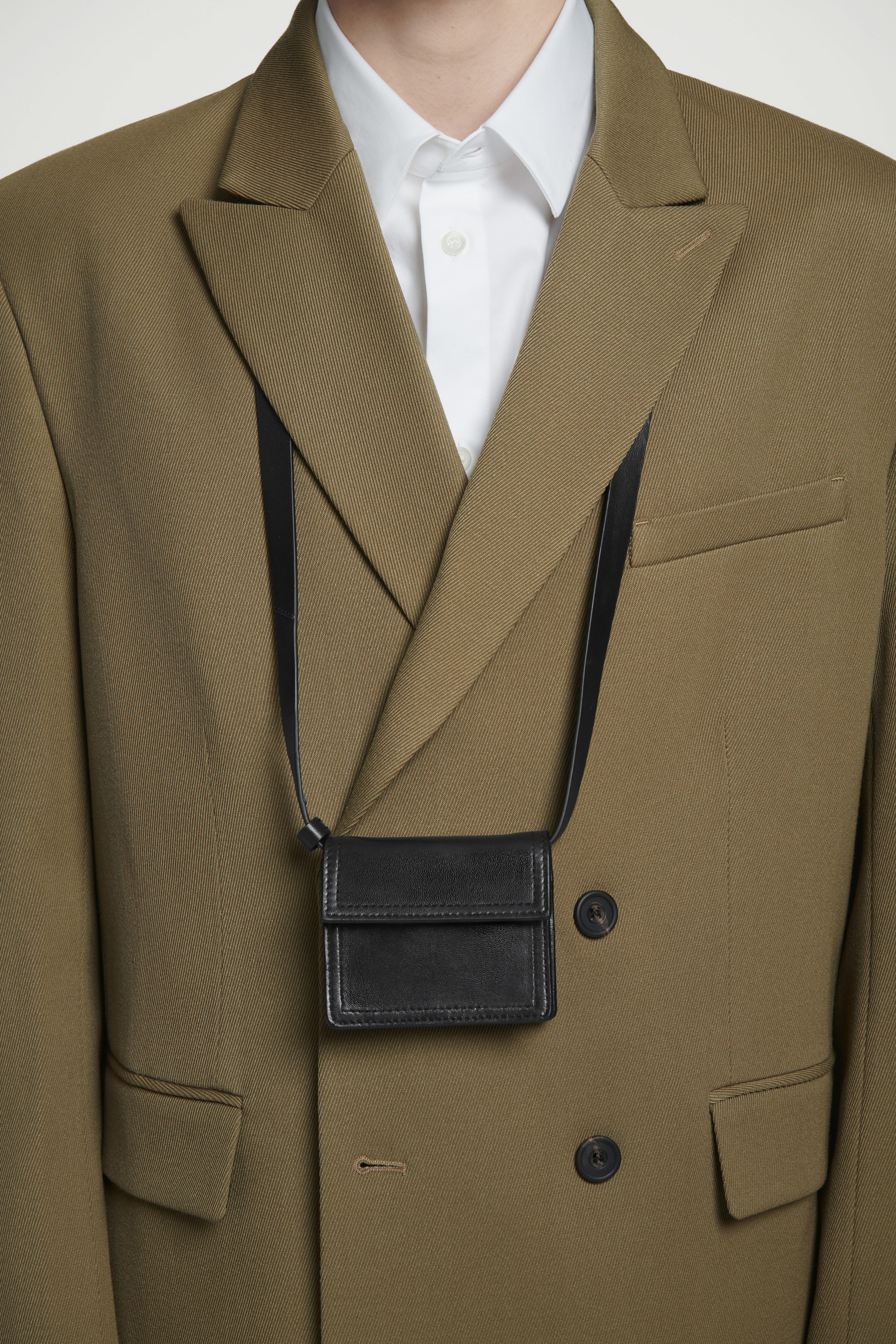 MINI CROSSBODY POUCH - LEATHER - BLACK | COS