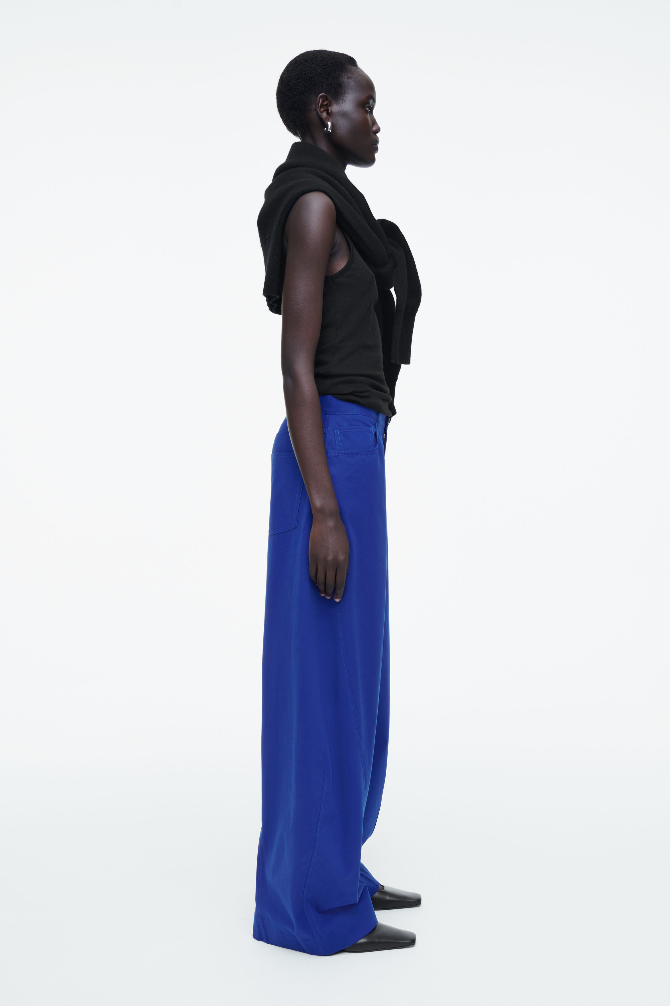 新品未使用完売品【COS】BARREL-LEG COTTON TROUSERS DECONSTRUCTED COTTON BARREL-LEG TROUSERS - BLUE | COS